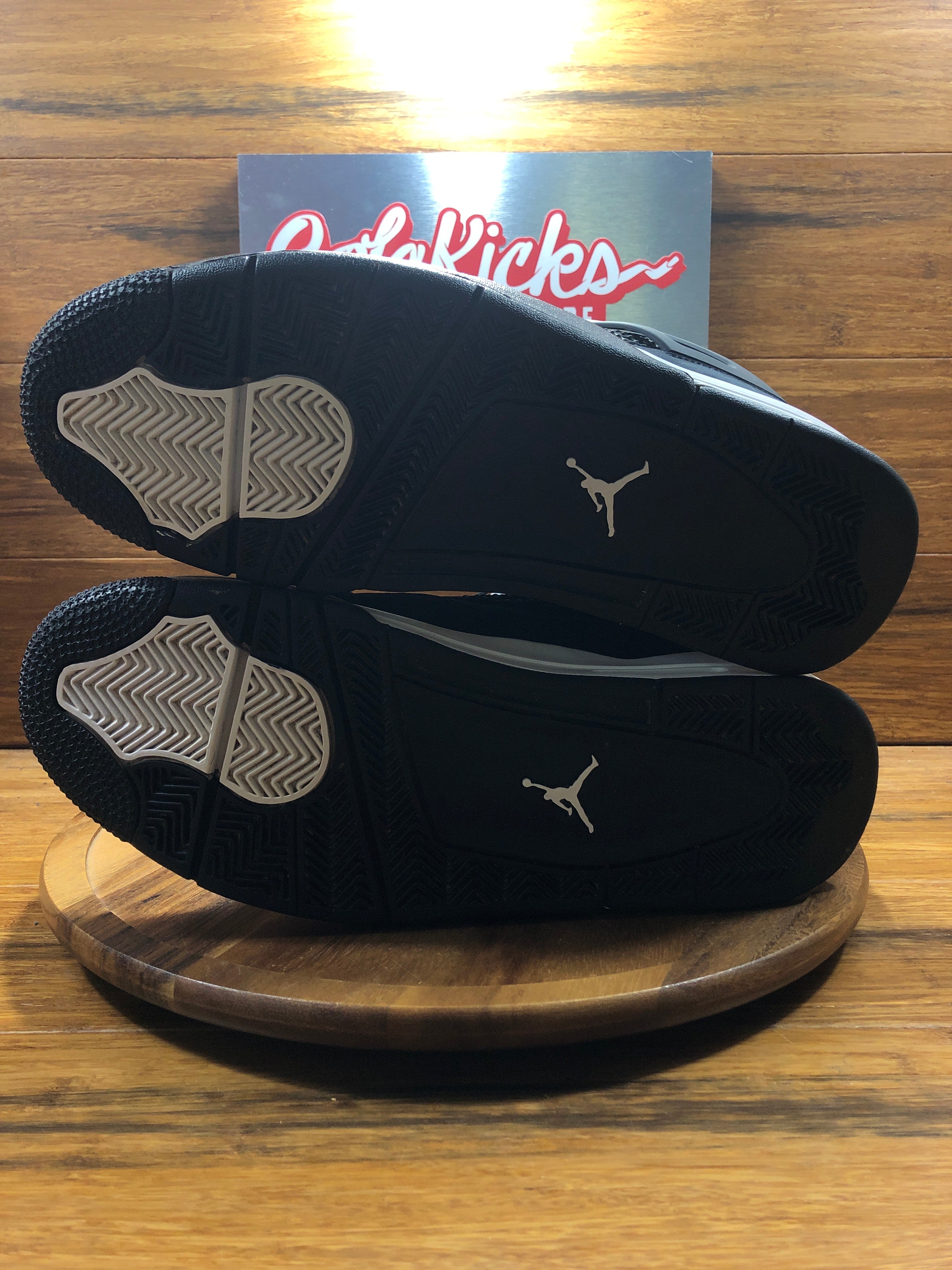 Jordan 4 Retro White Thunder