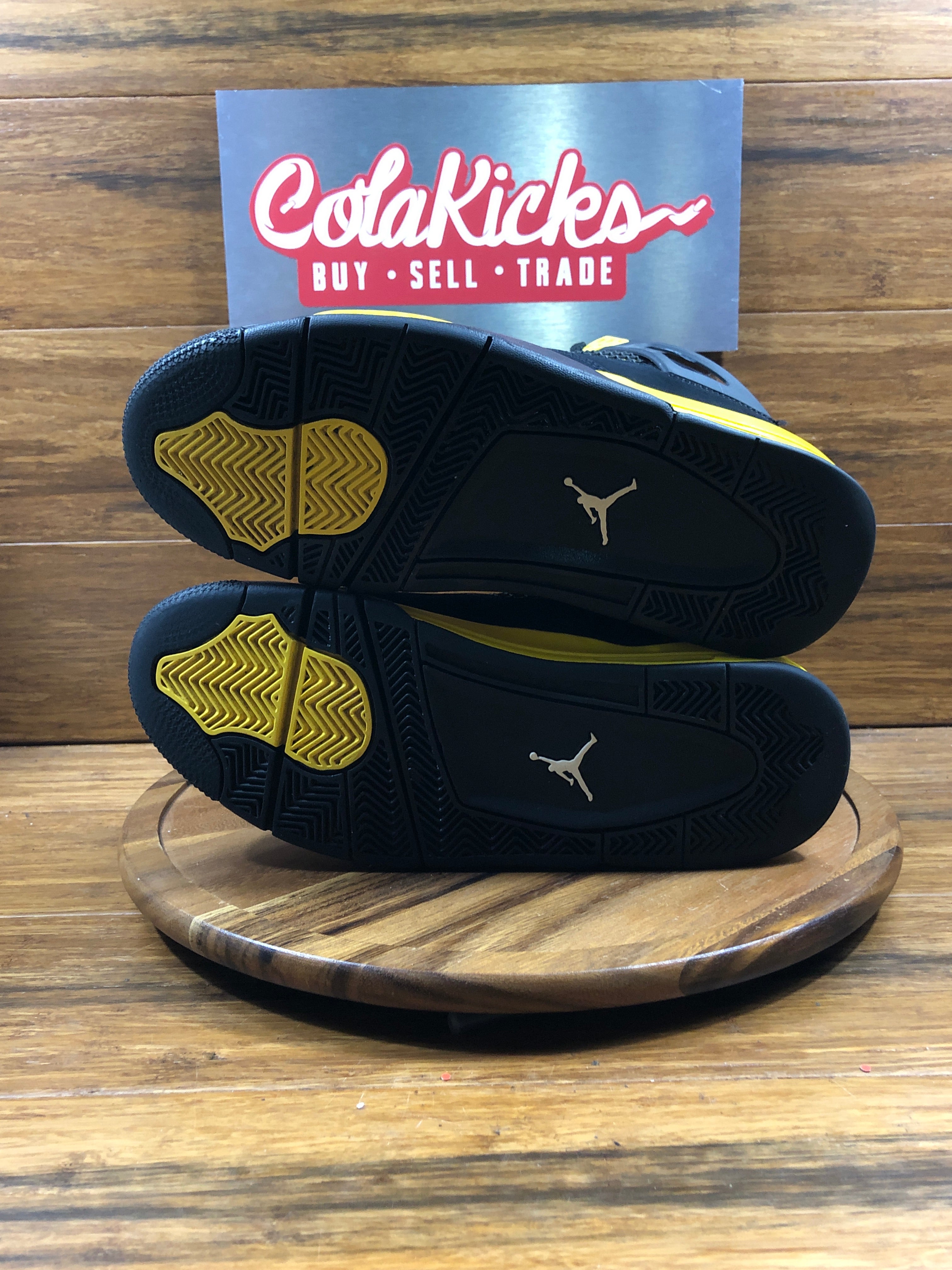 Jordan 4 Retro Thunder (2023)