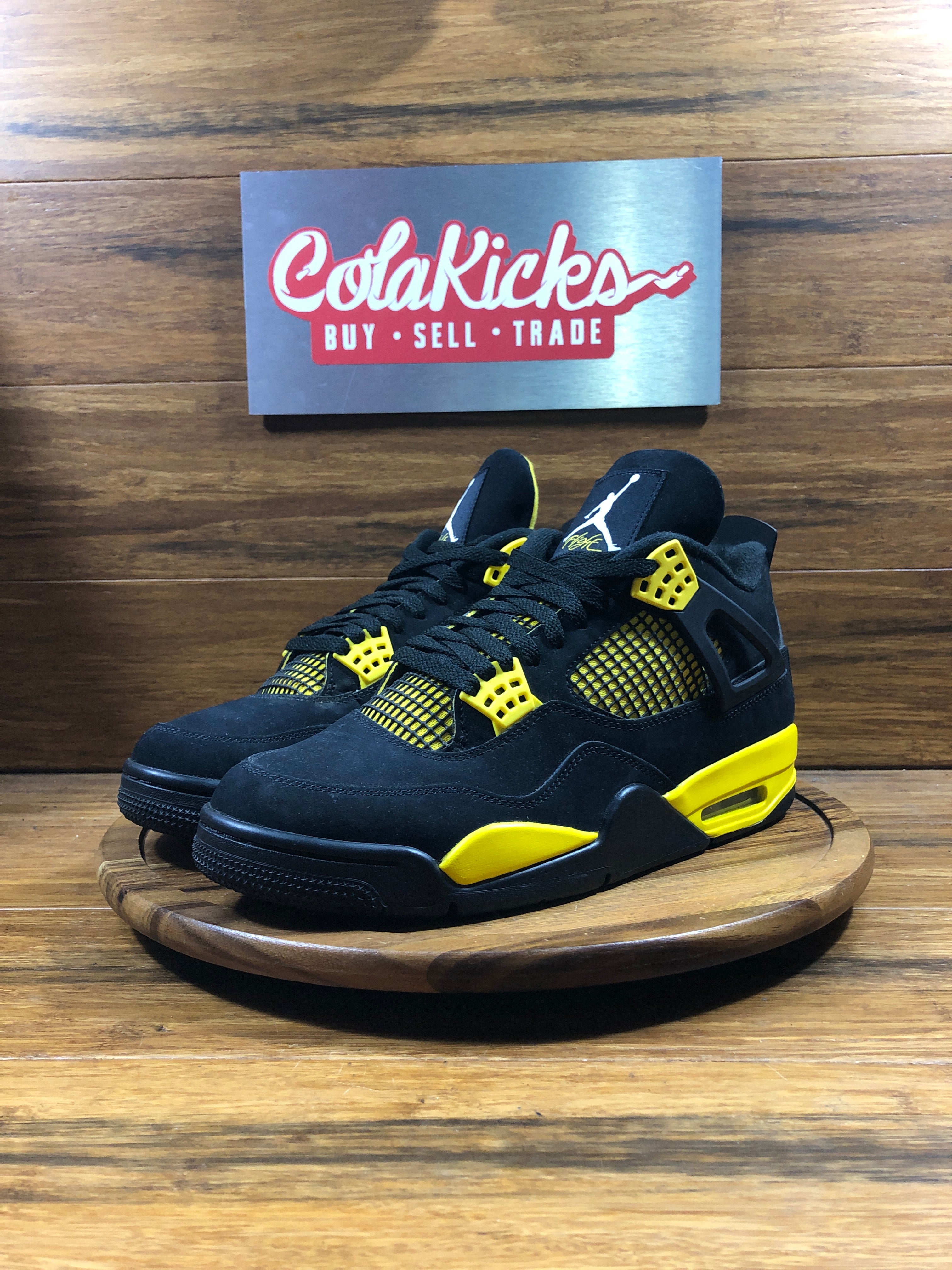 Jordan 4 Retro Thunder (2023)