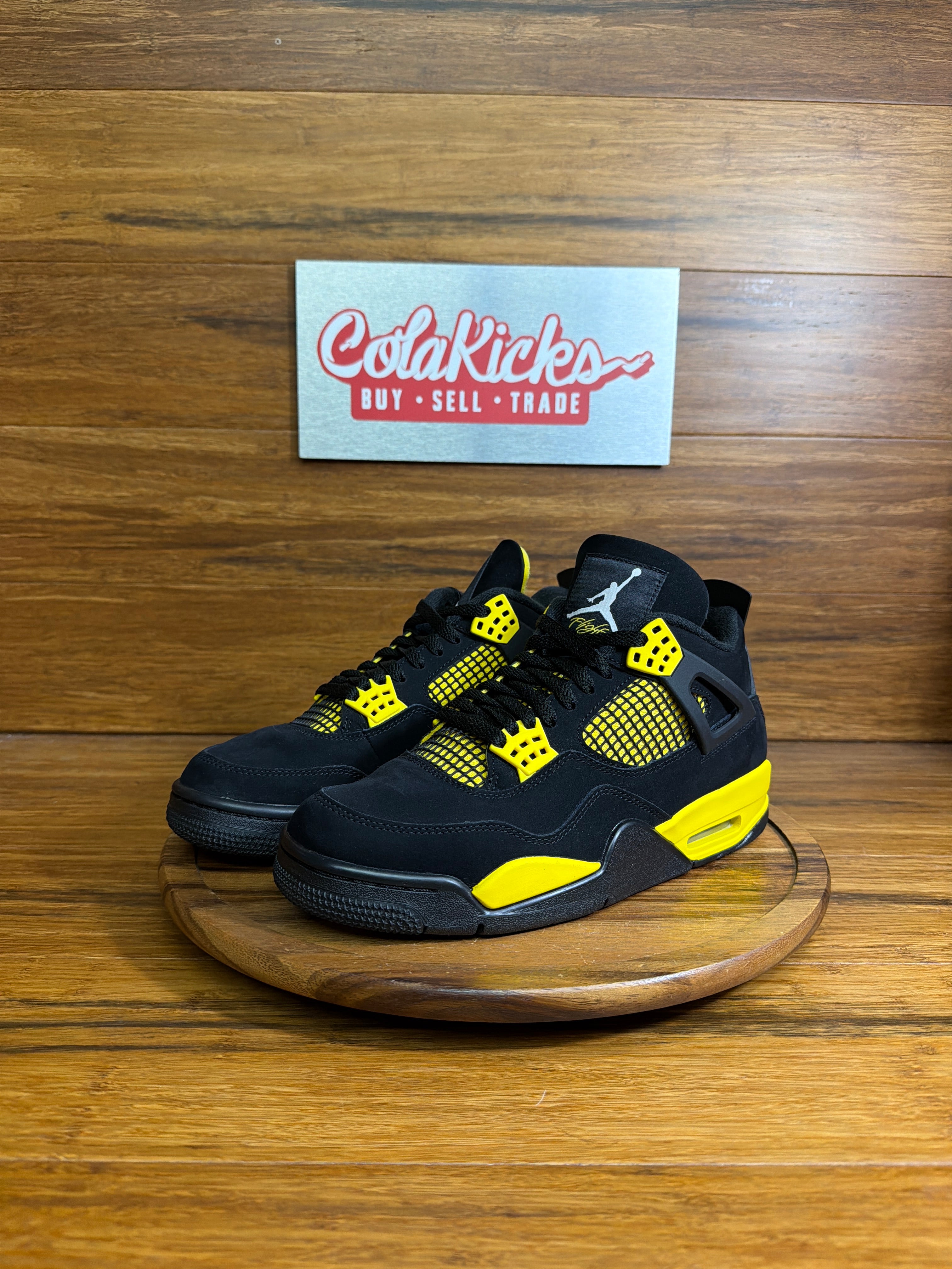 Jordan 4 Retro Thunder (2023)