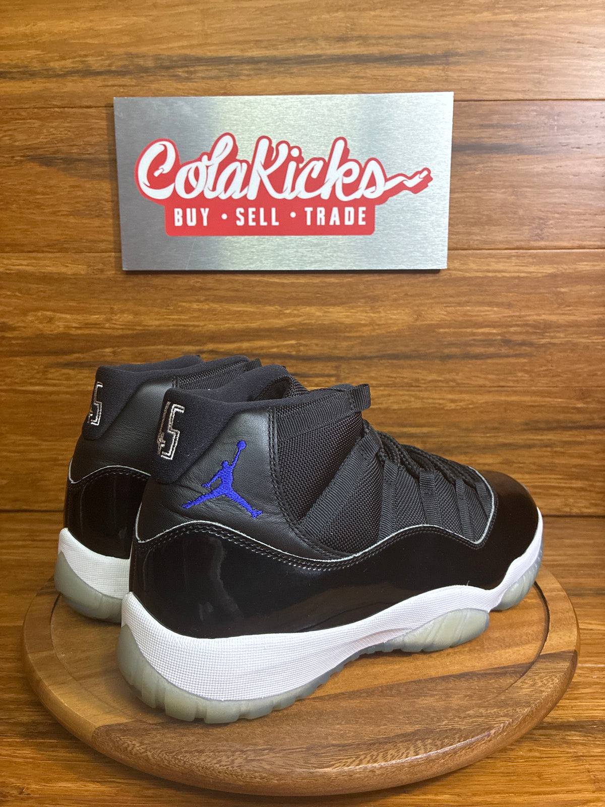 Jordan 11 Retro Space Jam (2016)