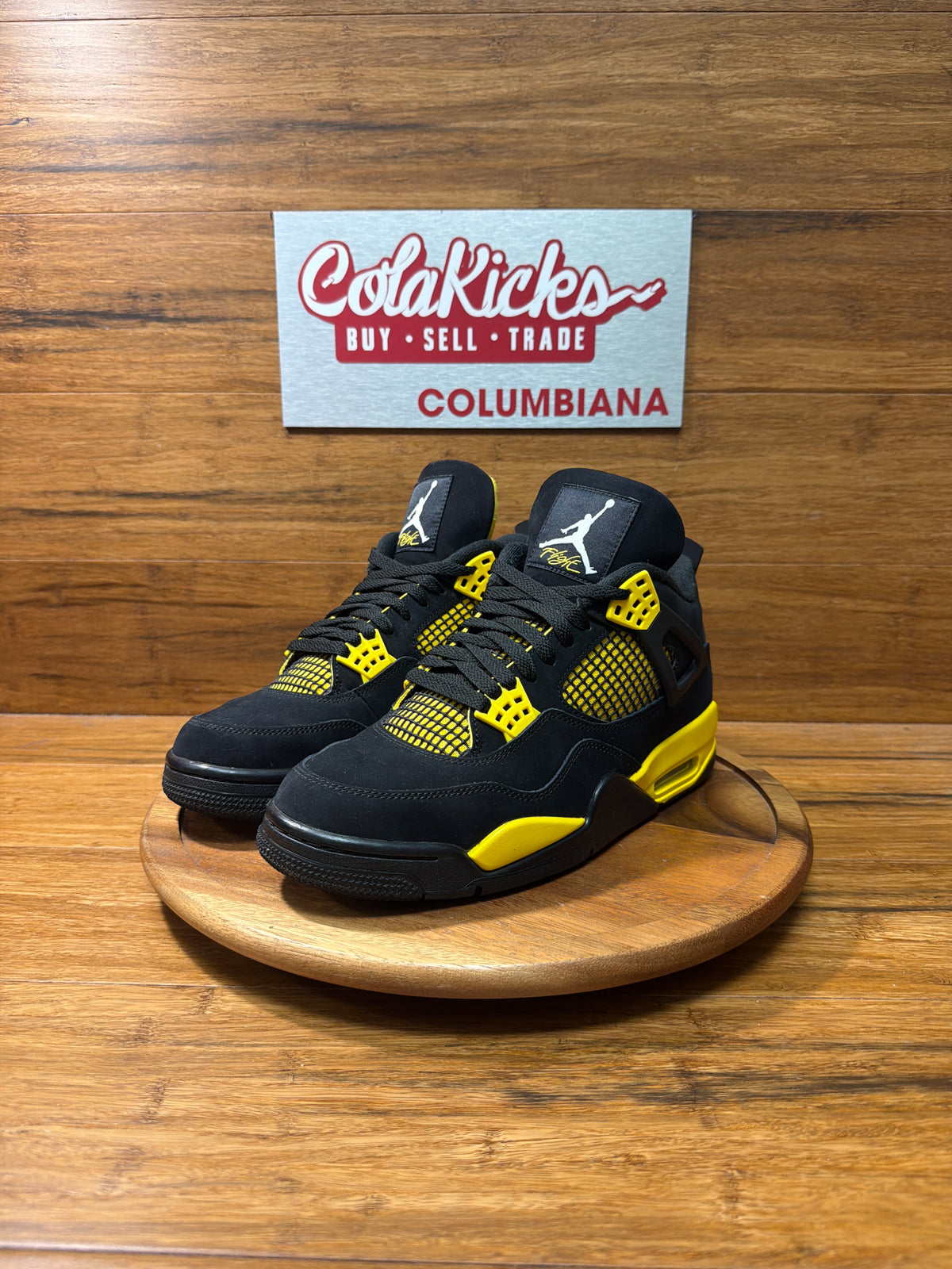 Jordan 4 Retro Thunder (2023)