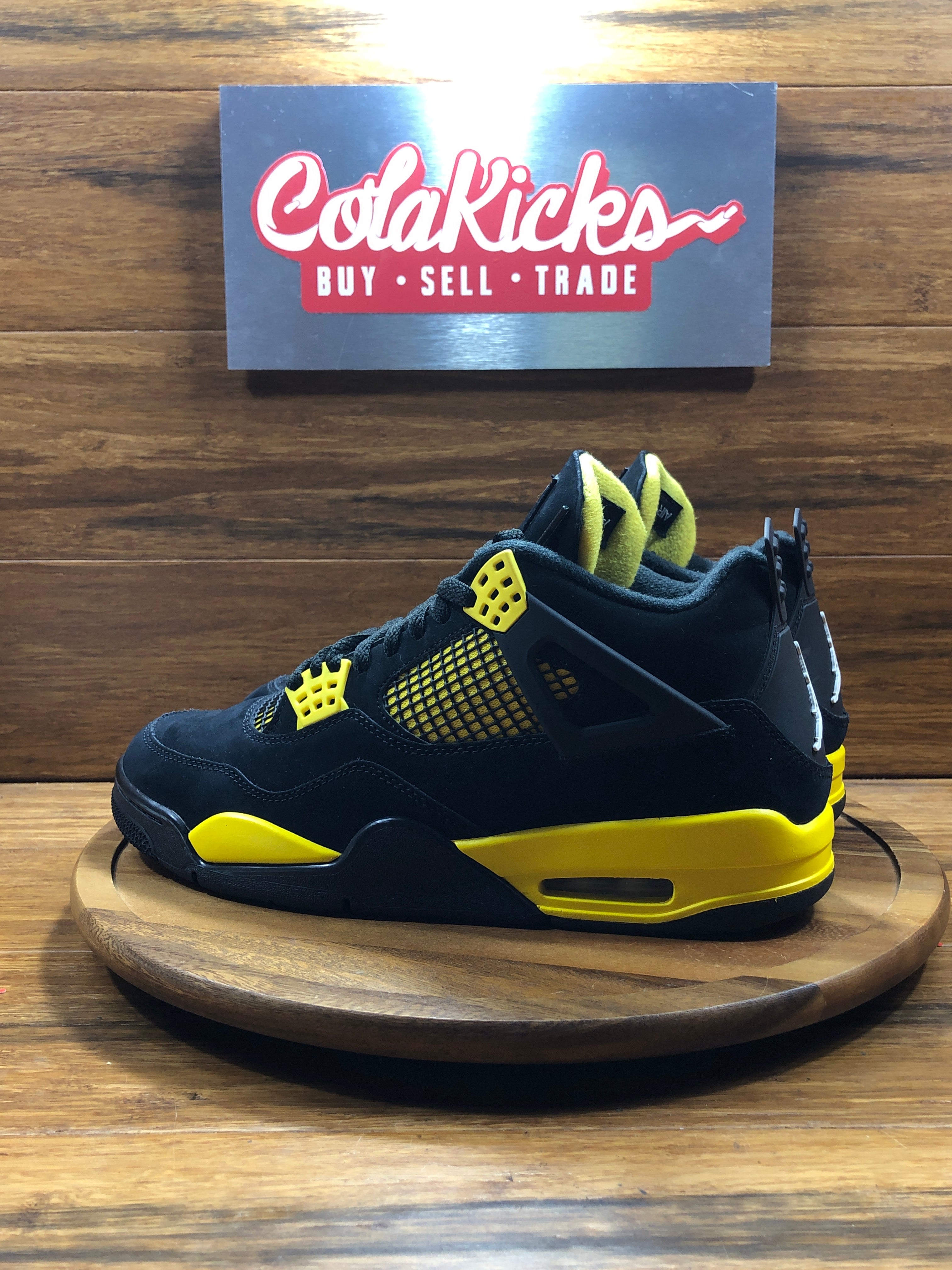 Jordan 4 Retro Thunder (2023)