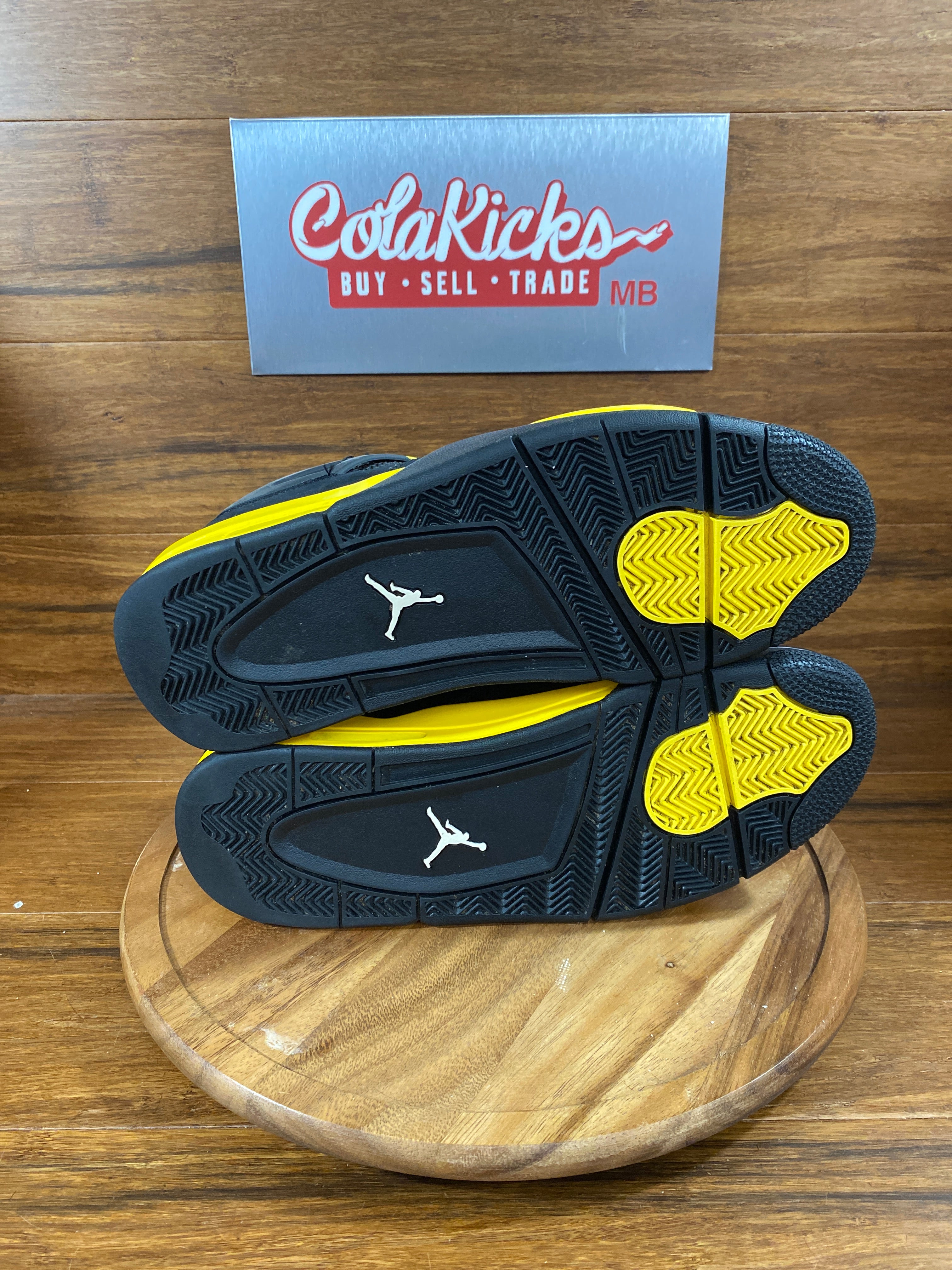 Jordan 4 Retro Thunder (2023)