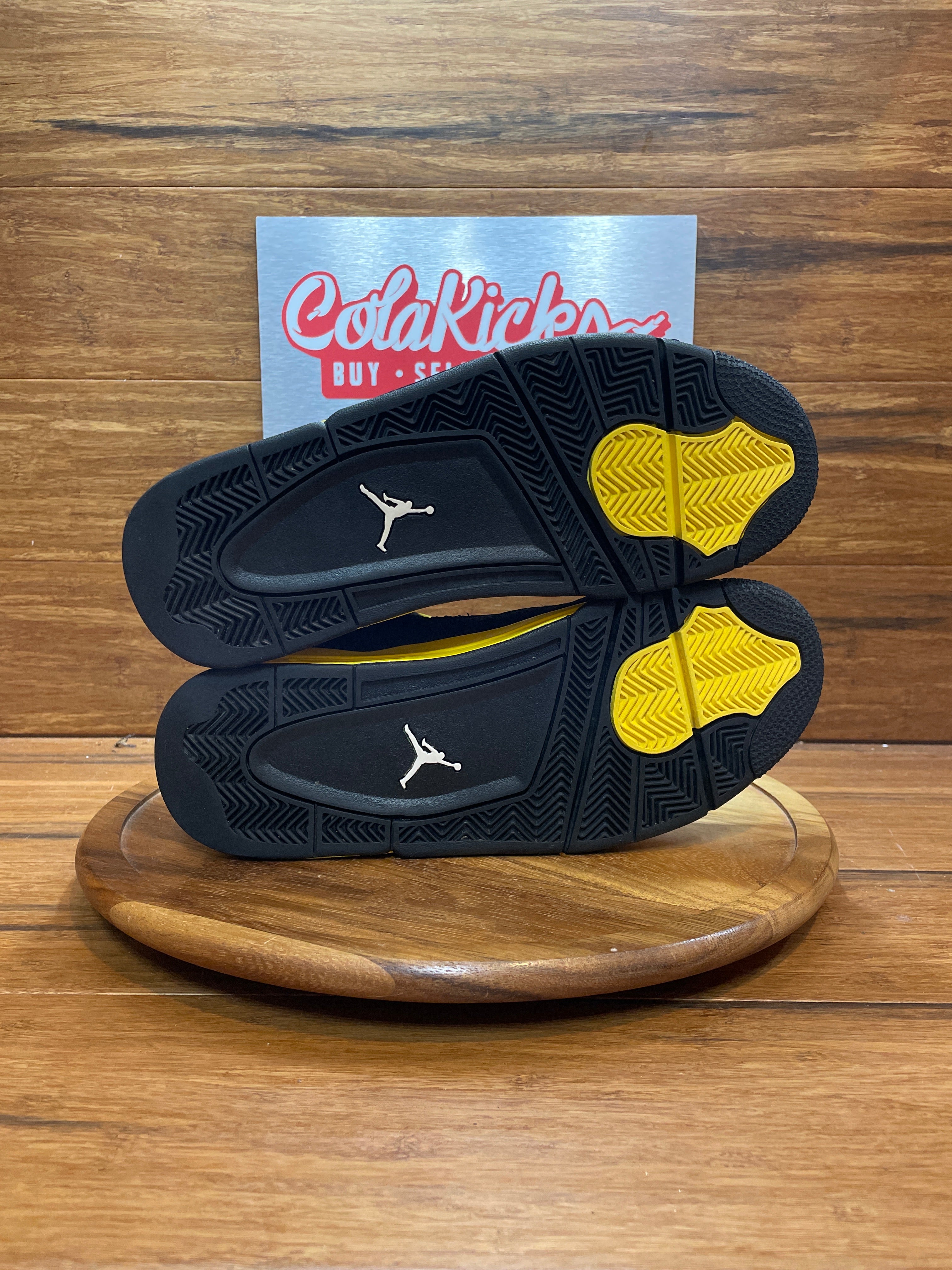Jordan 4 Retro Thunder (2023)