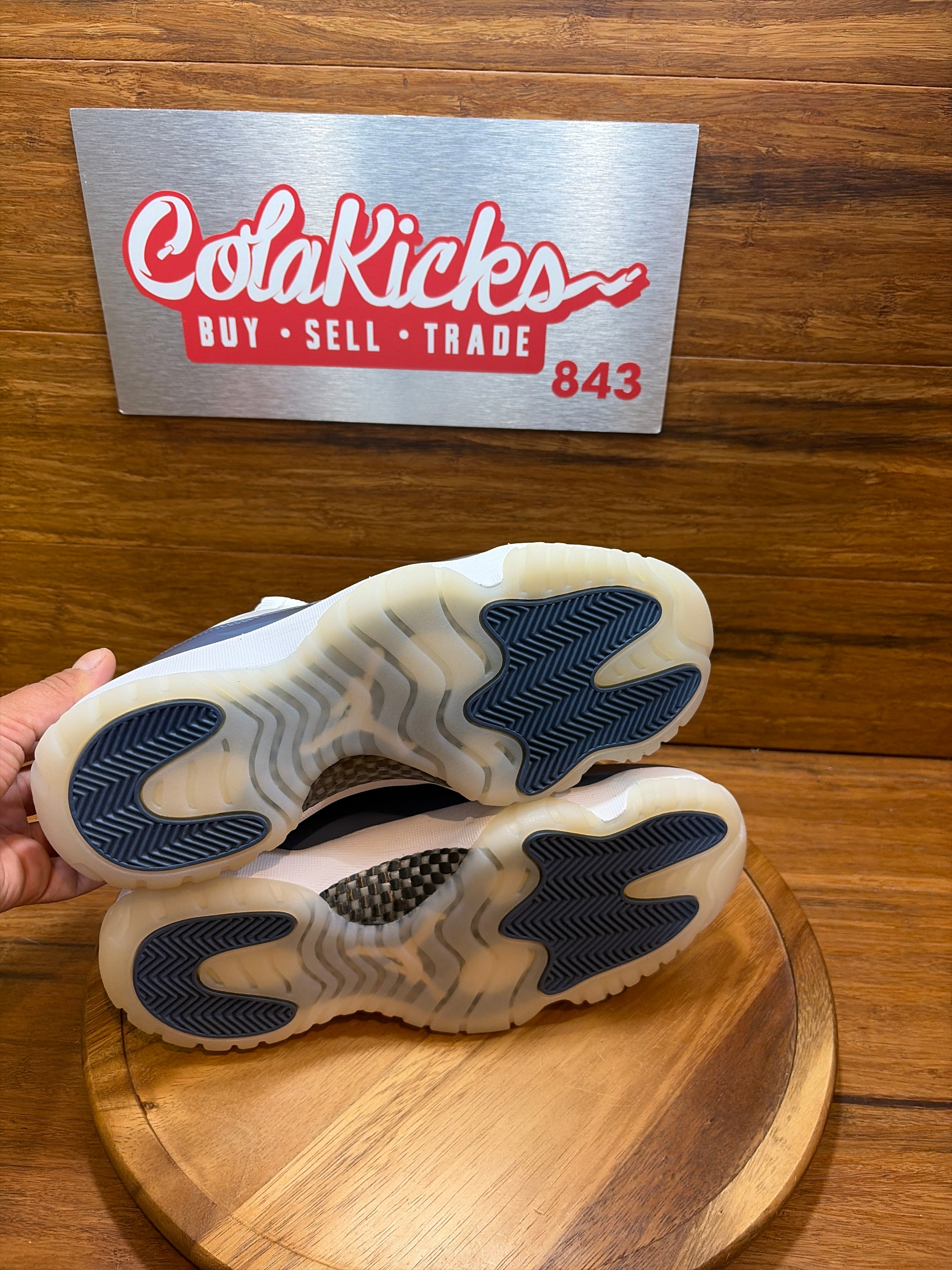 Jordan 11 Retro Low Diffused Blue