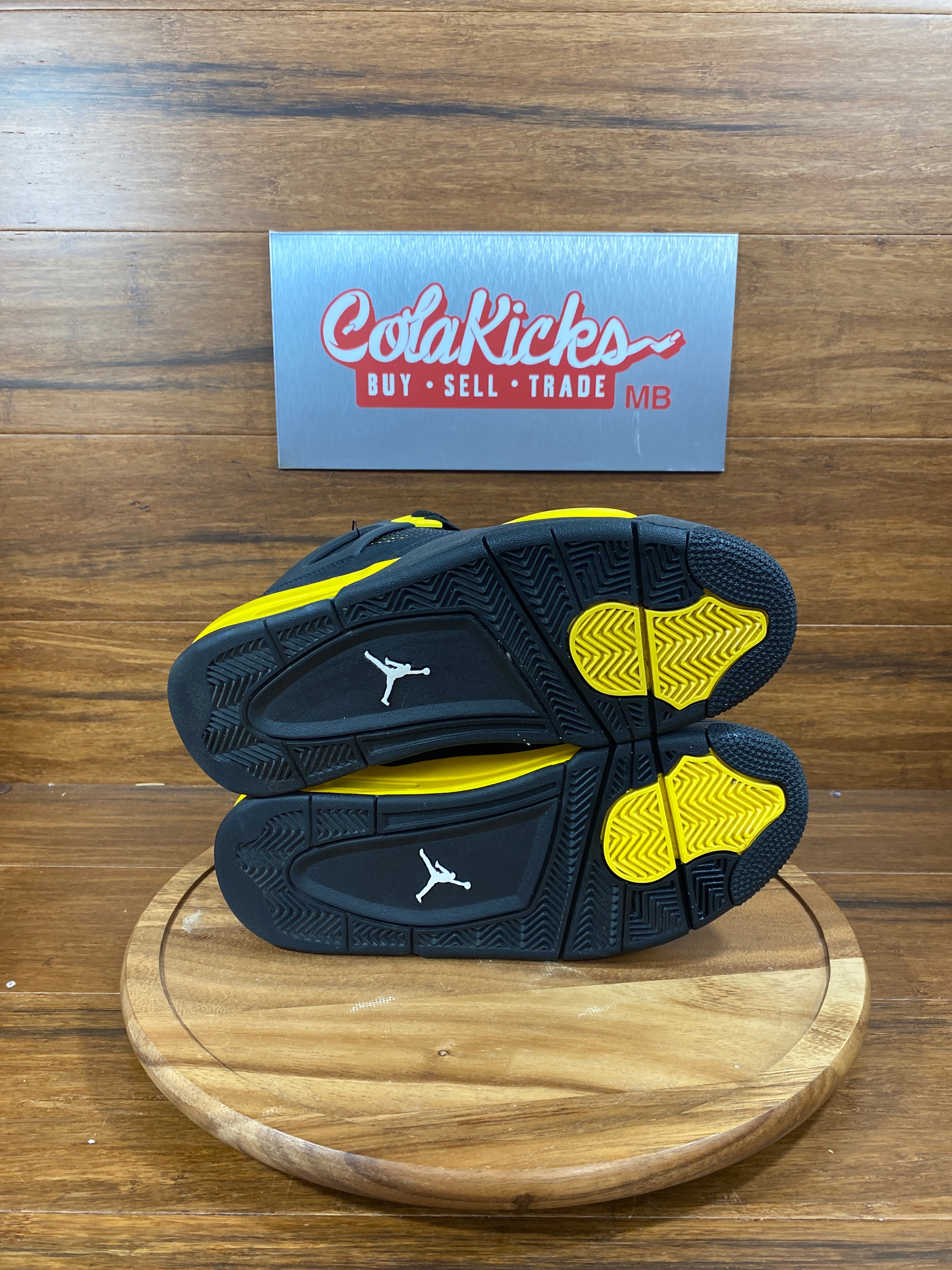 Jordan 4 Retro Thunder (2023)