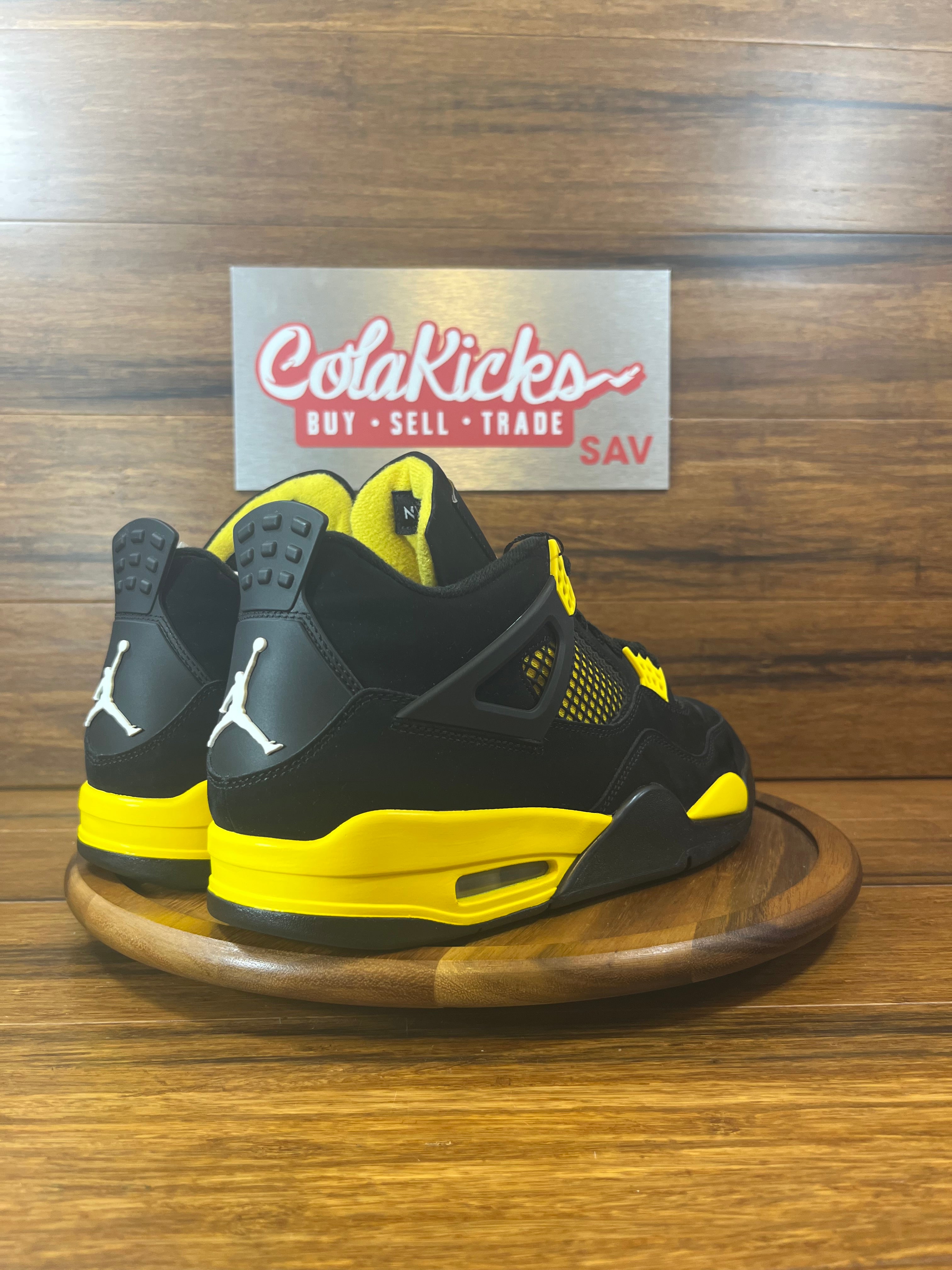 Jordan 4 Retro Thunder (2023)