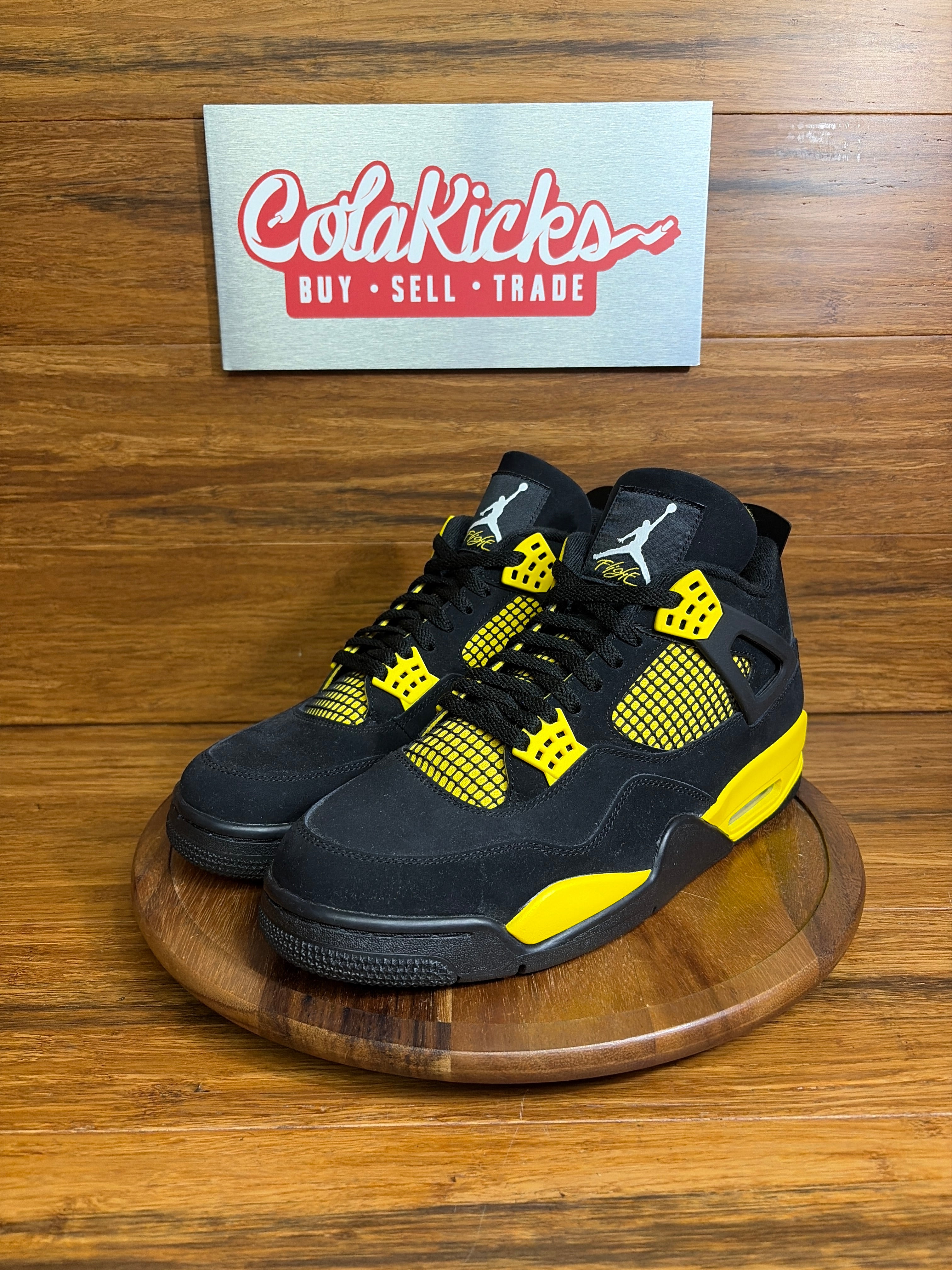 Jordan 4 Retro Thunder (2023)