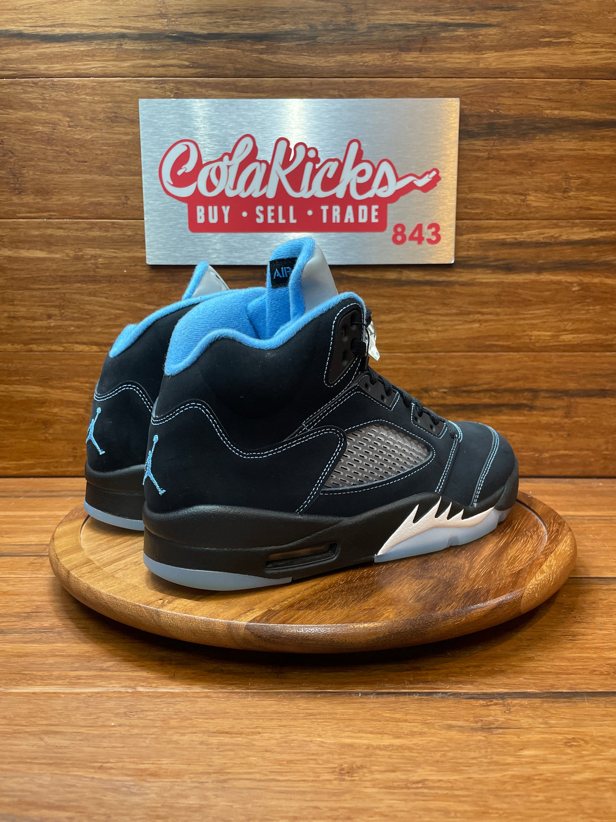 Jordan 5 Retro Black University Blue (2026)