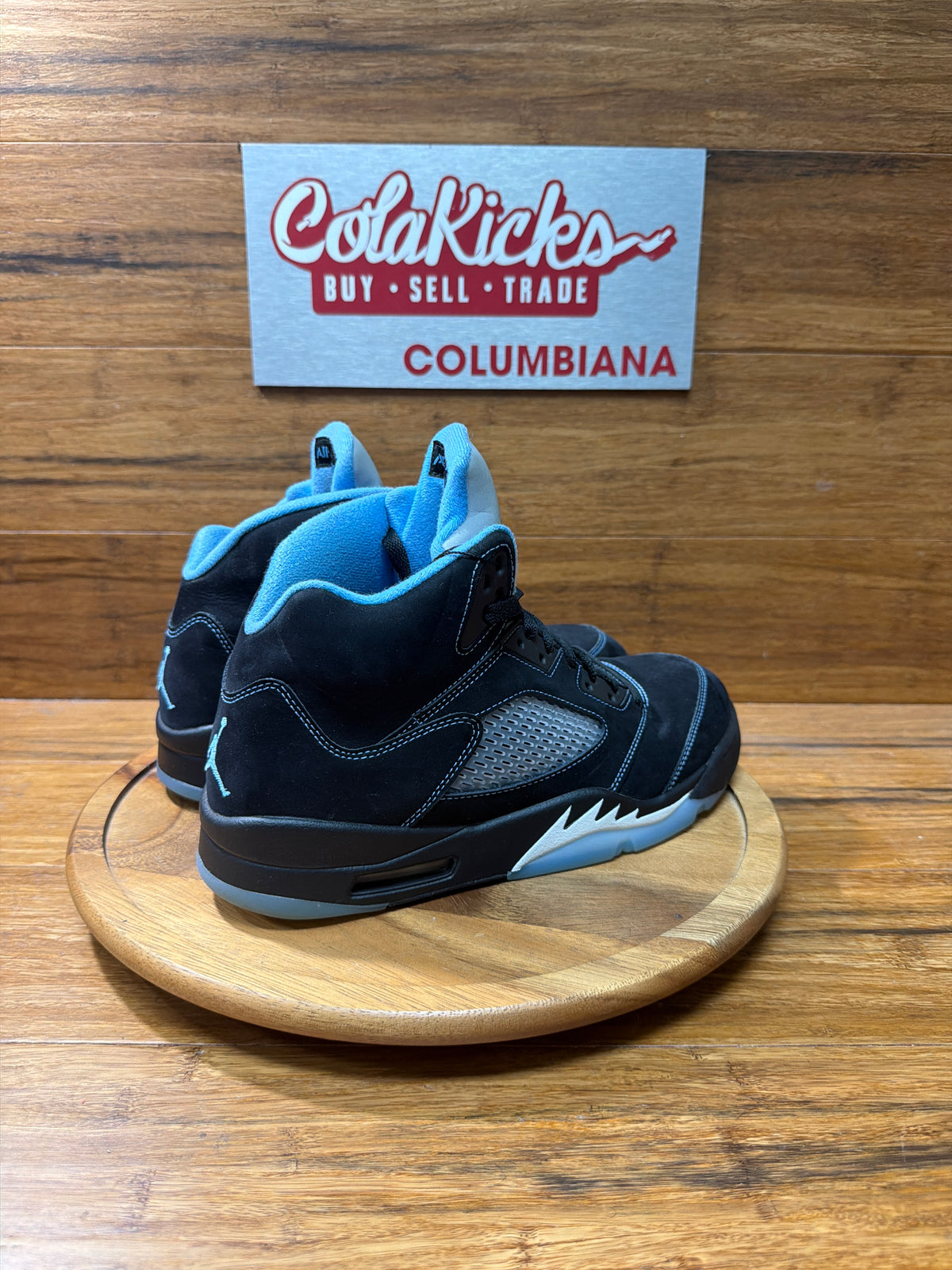 Jordan 5 Retro Black University Blue (2026) (Comes With a Pair of Free Creases Protectors)