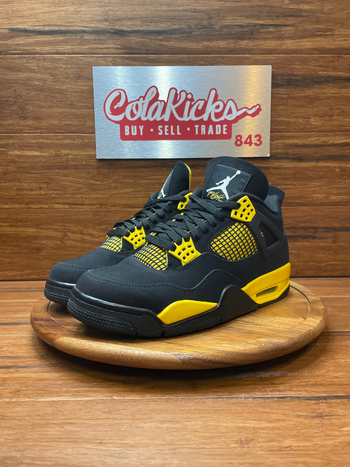 Jordan 4 Retro Thunder (2023)