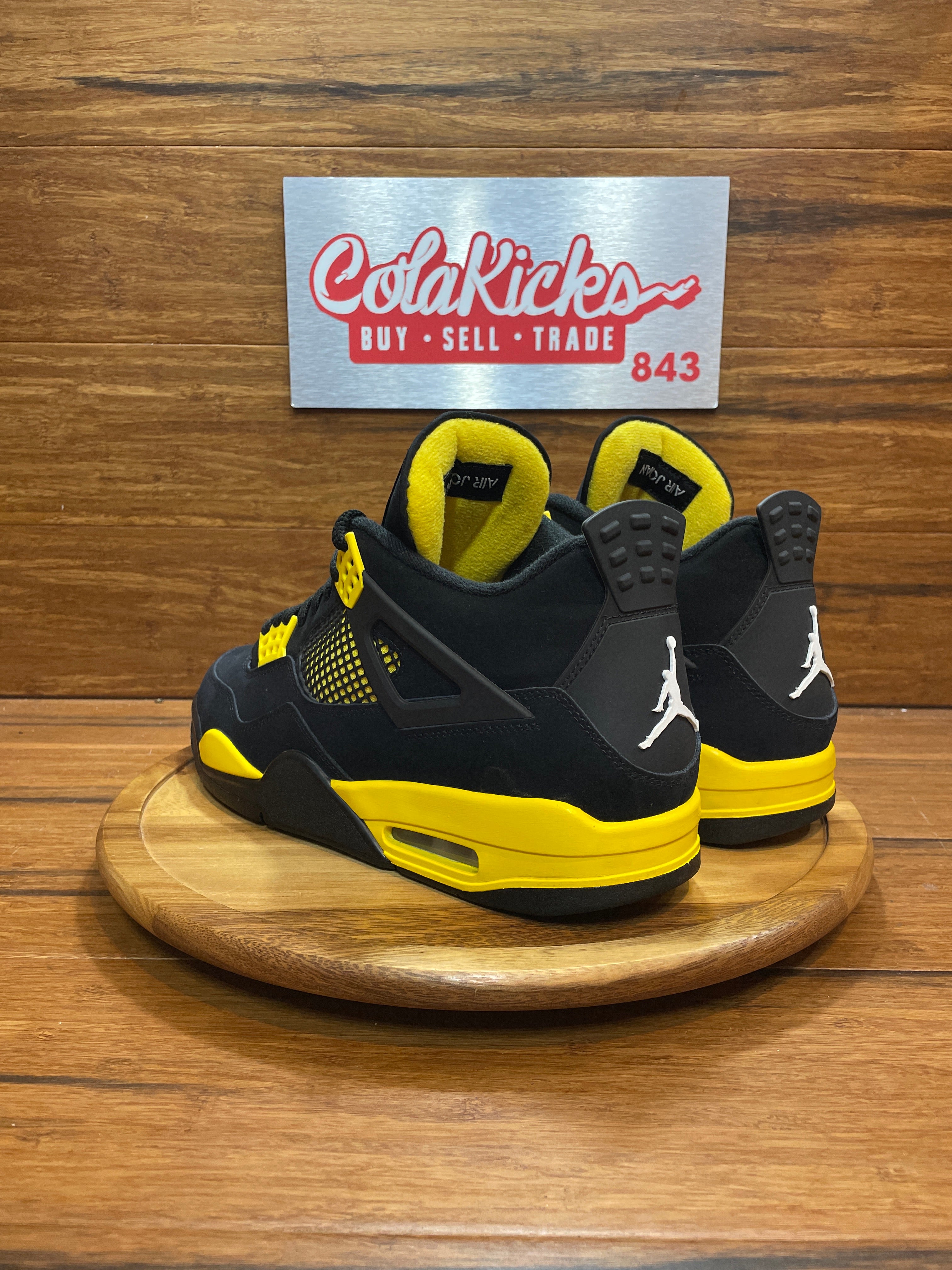 Jordan 4 Retro Thunder (2023)