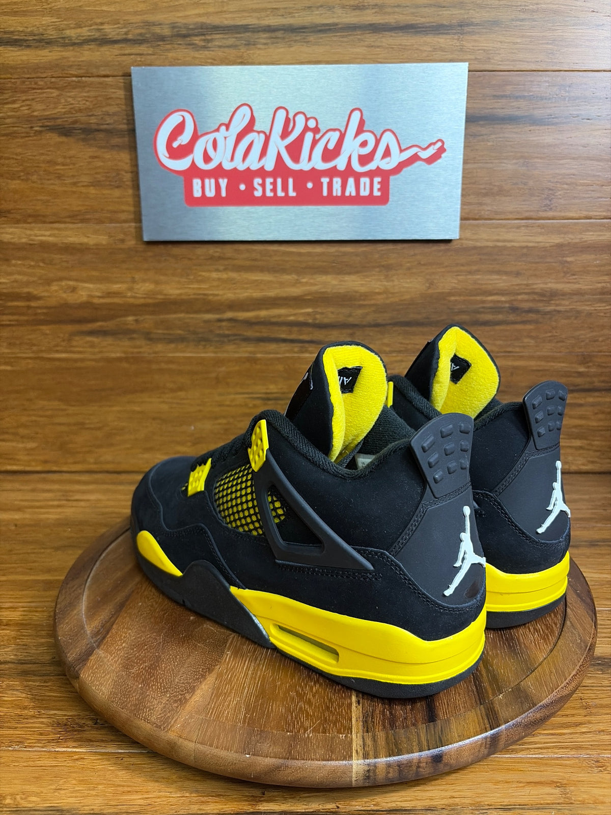 Jordan 4 Retro Thunder (2023)