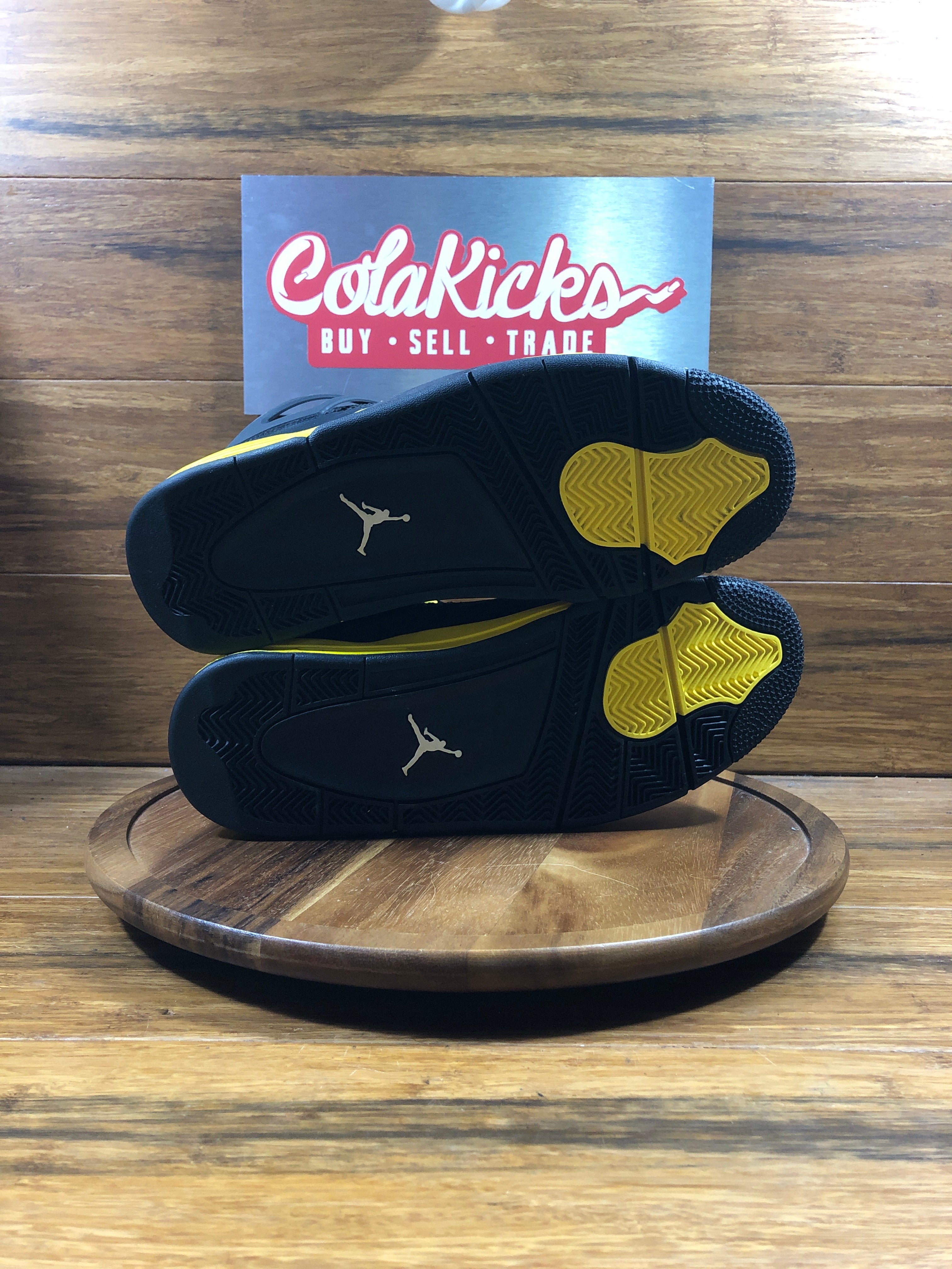 Jordan 4 Retro Thunder (2023)