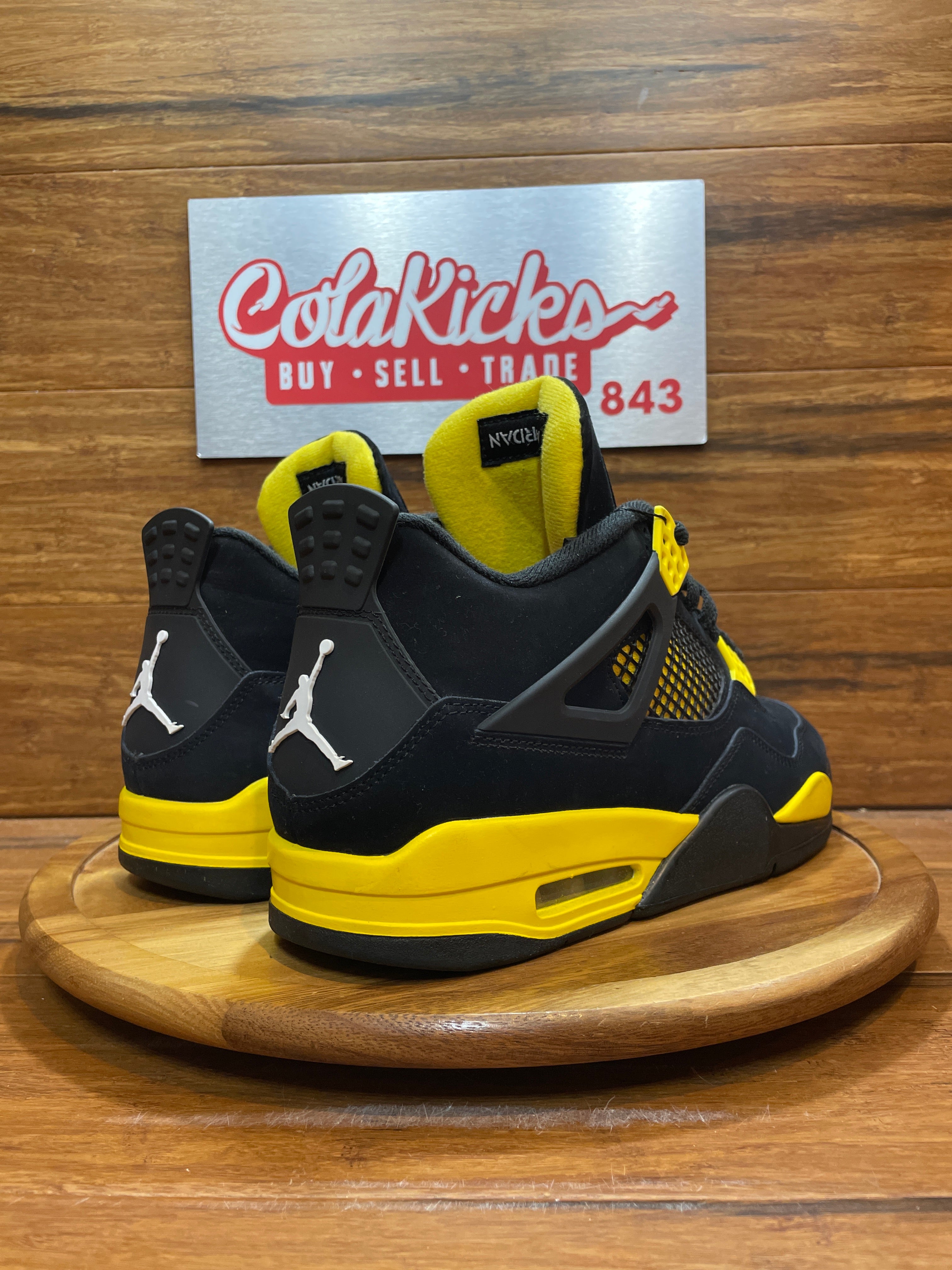 Jordan 4 Retro Thunder (2023)