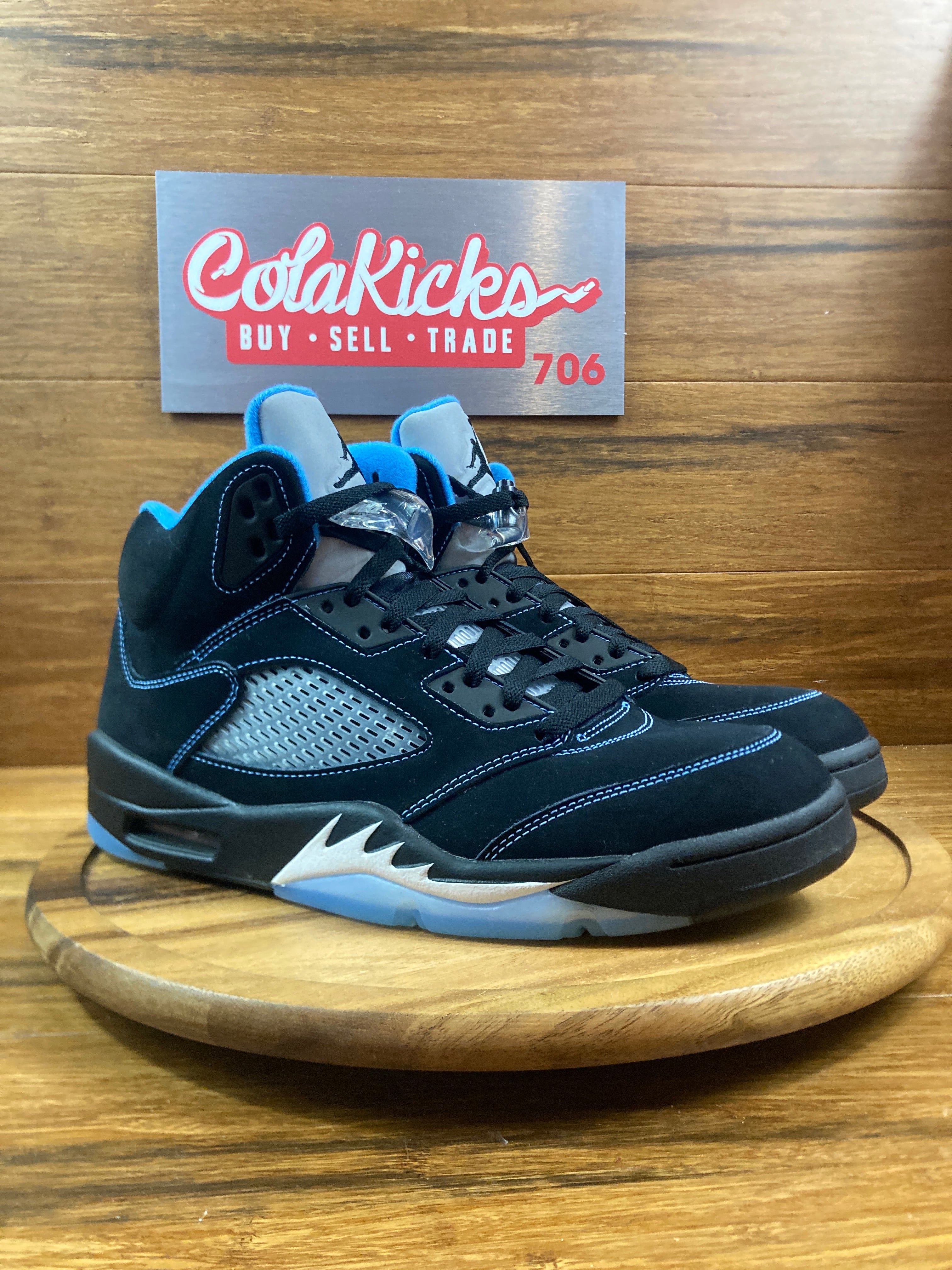 Jordan 5 Retro Black University Blue (2026)