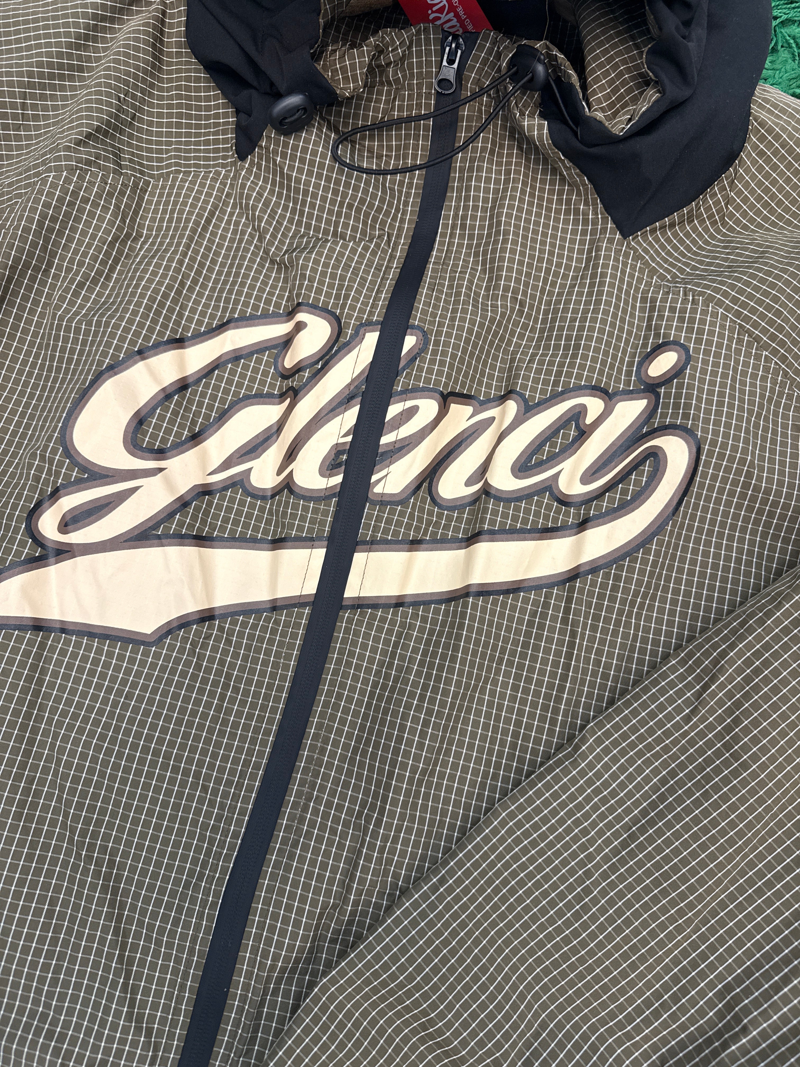 RASPBERRY HILLS WINDREAKER