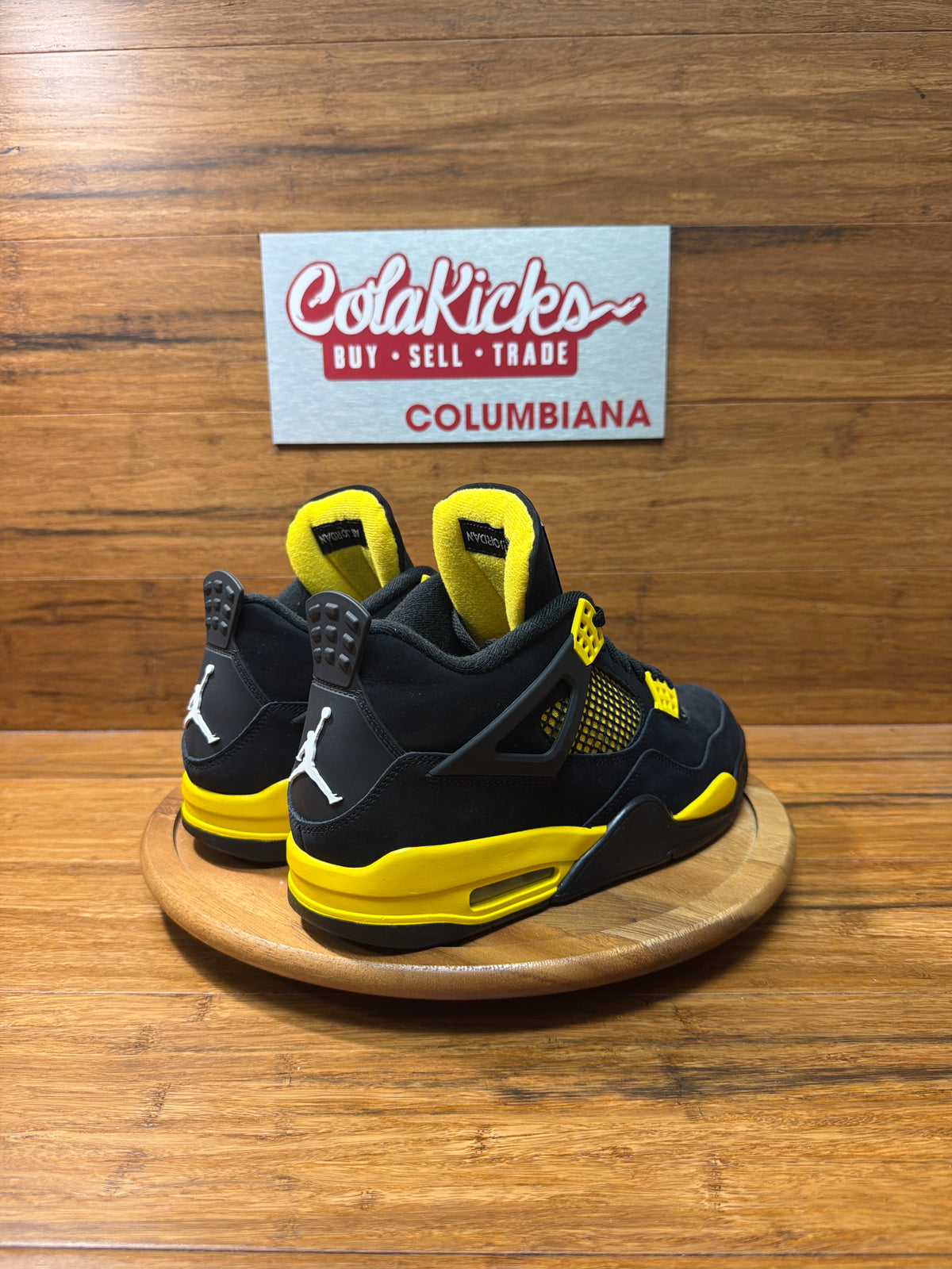 Jordan 4 Retro Thunder (2023)