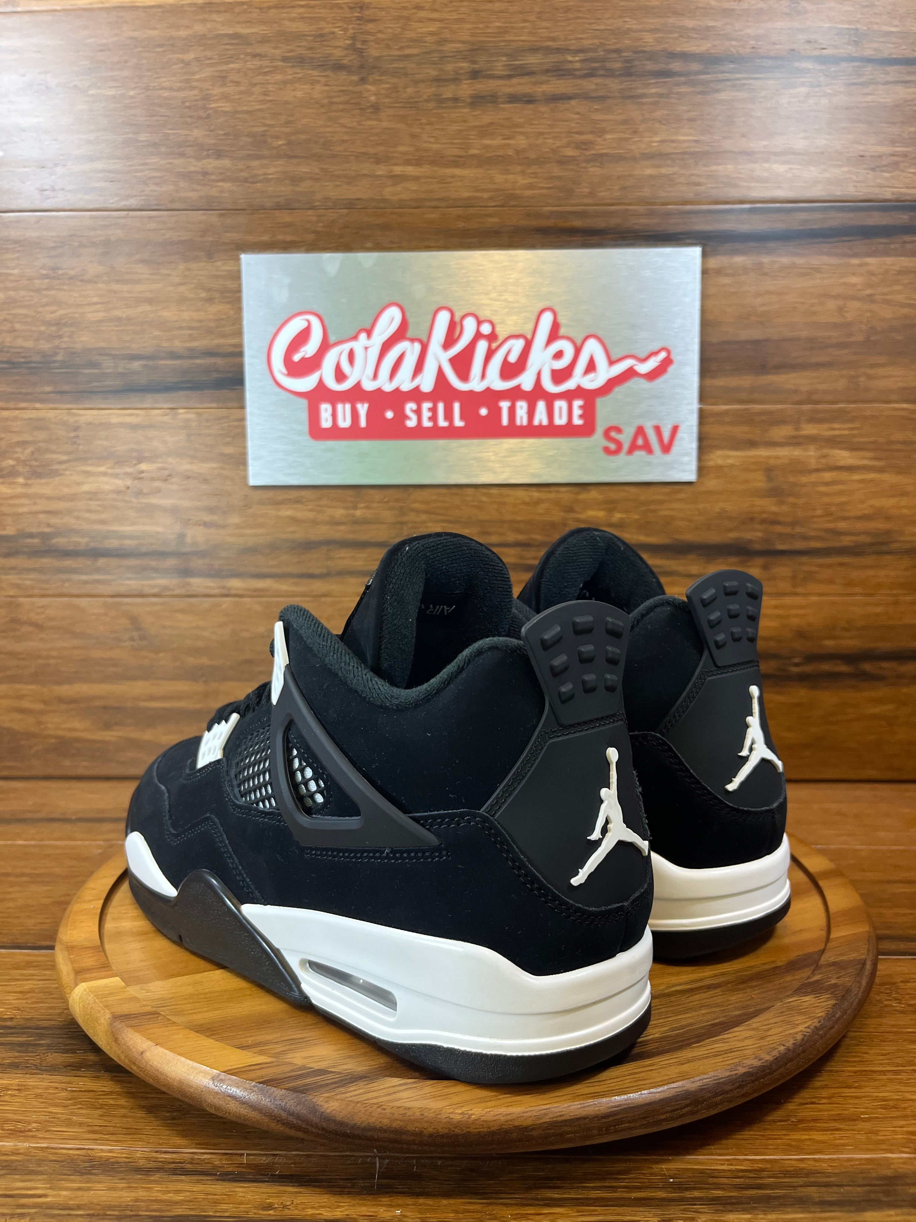 Jordan 4 Retro White Thunder