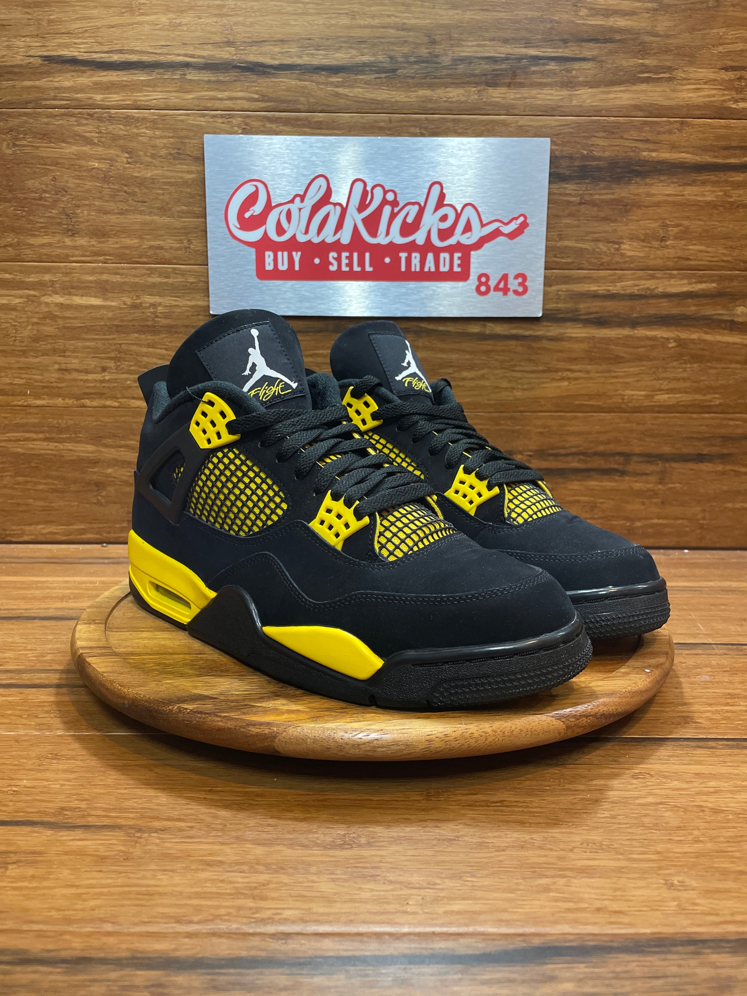 Jordan 4 Retro Thunder (2023)