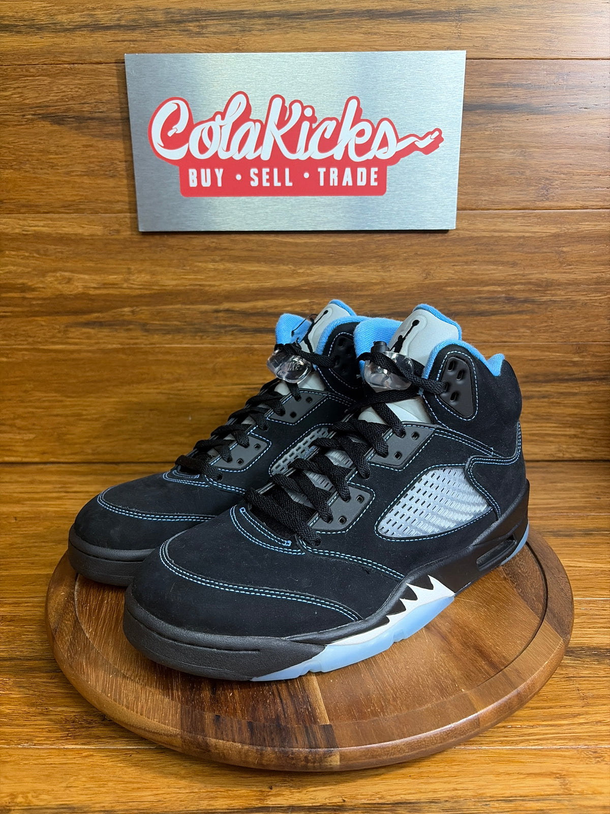 Jordan 5 Retro Black University Blue (2026)