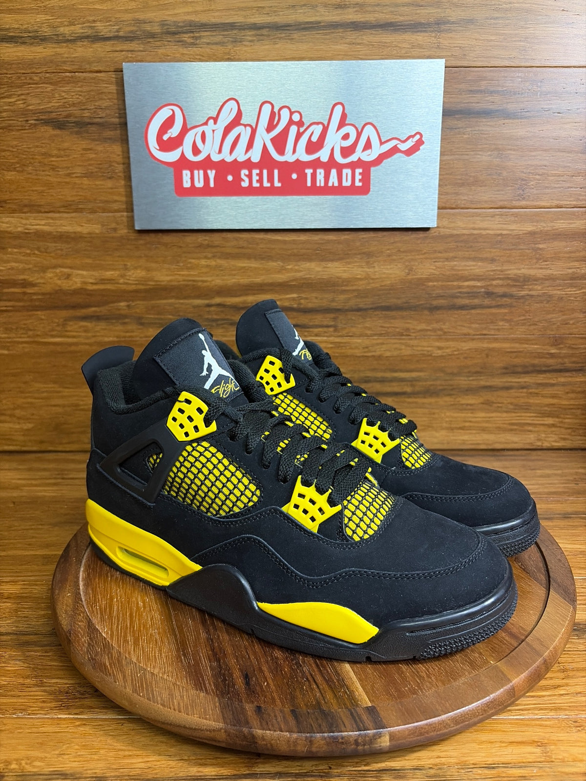 Jordan 4 Retro Thunder (2023)