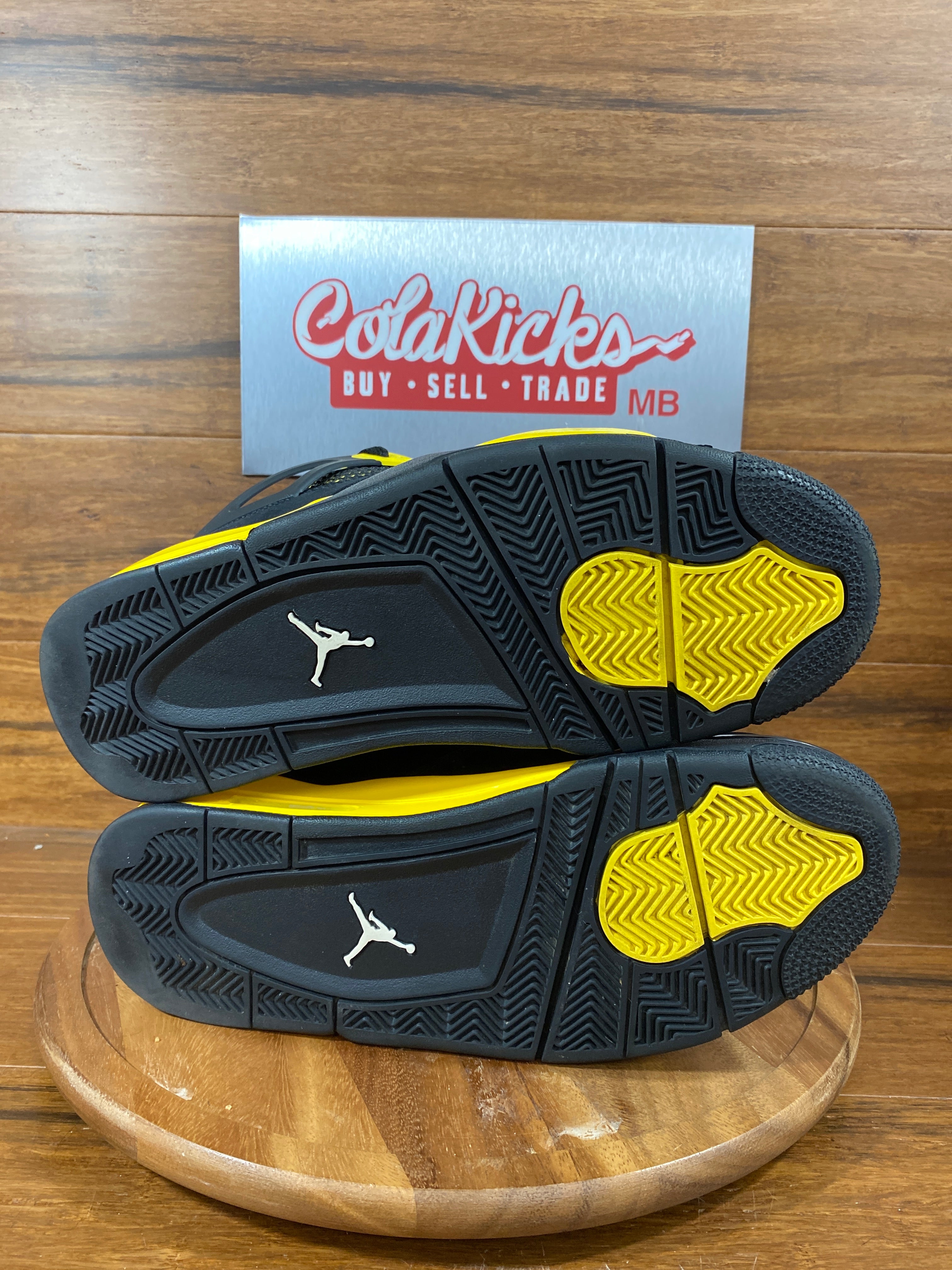 Jordan 4 Retro Thunder (2023)