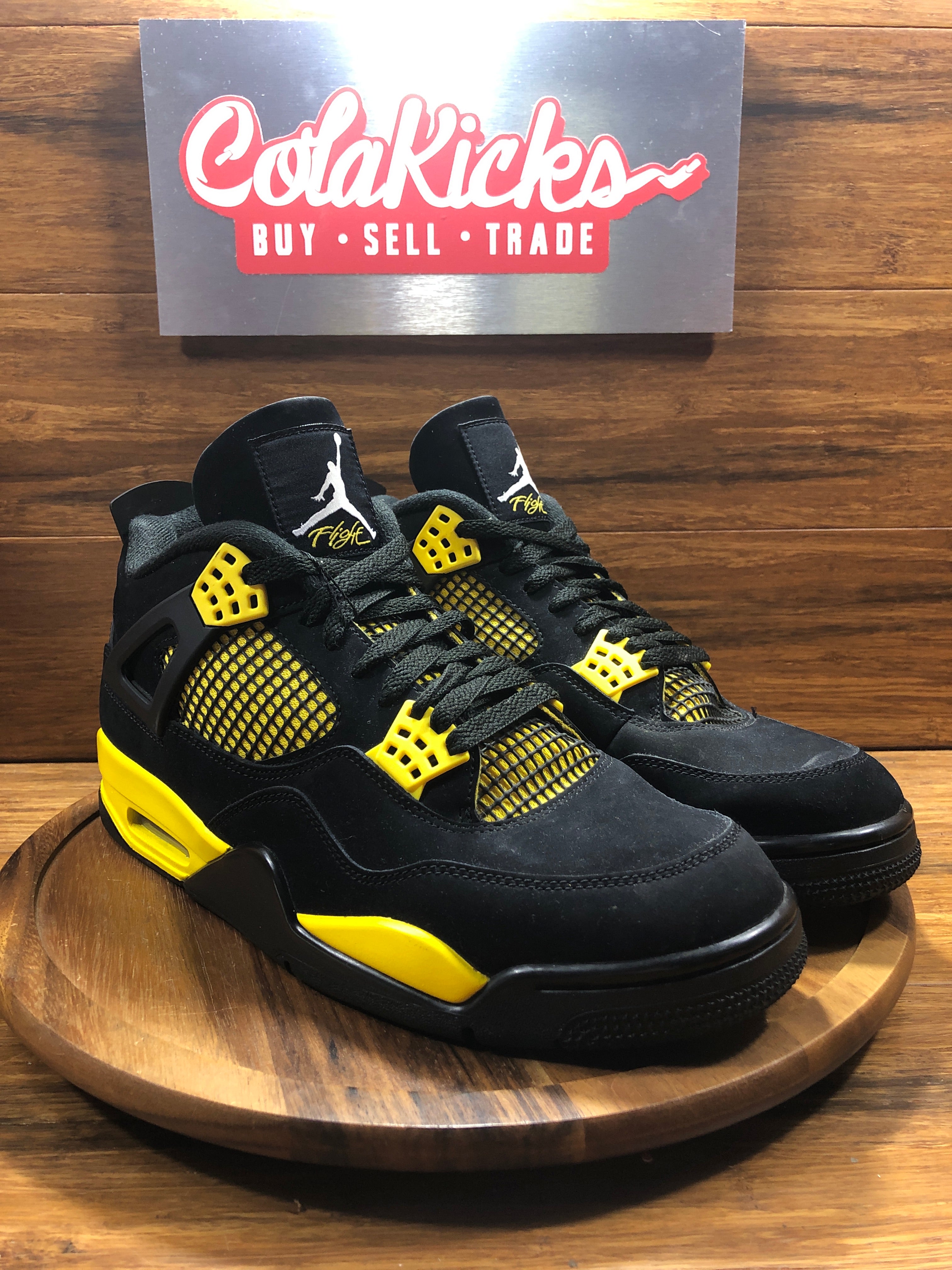 Jordan 4 Retro Thunder (2023)