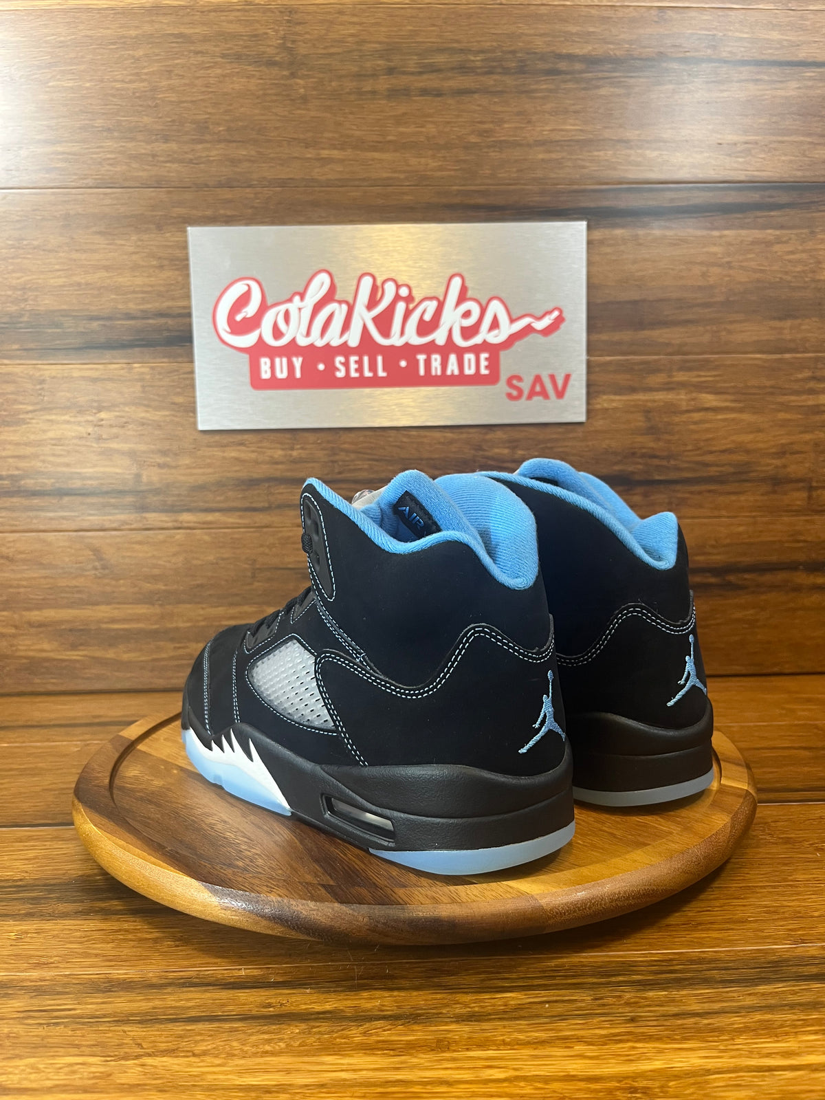 Jordan 5 Retro Black University Blue (2026)