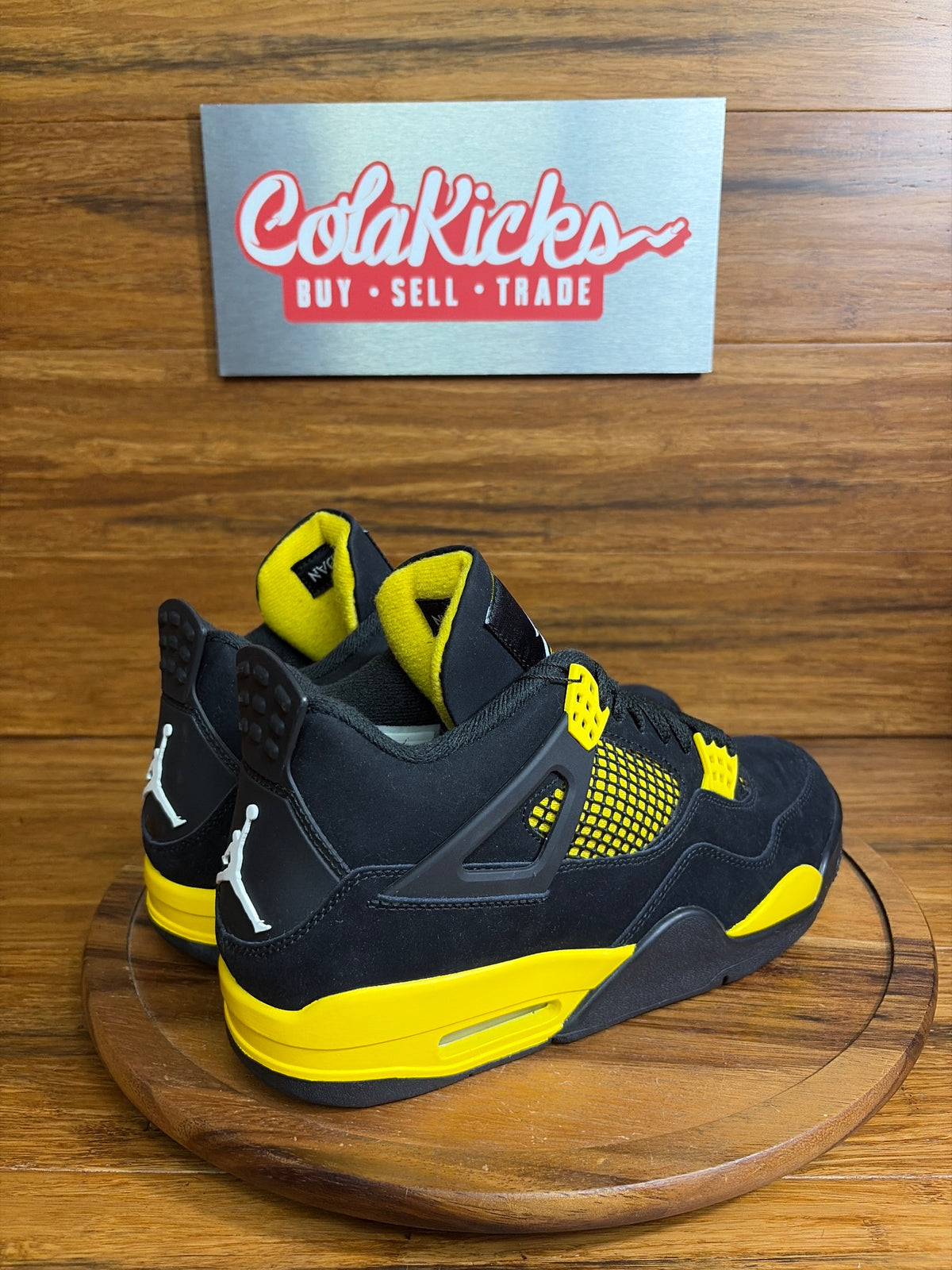 Jordan 4 Retro Thunder (2023)