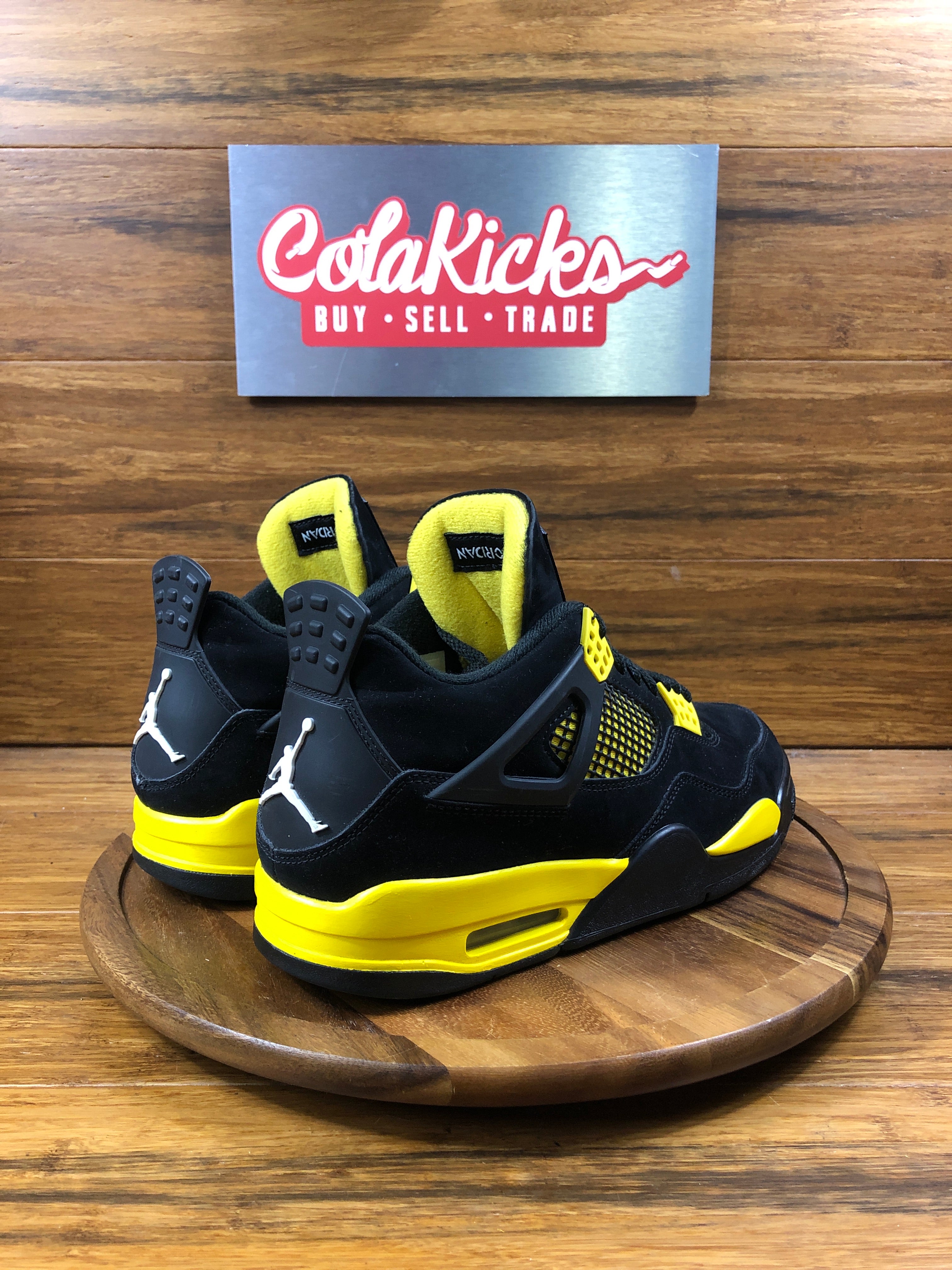 Jordan 4 Retro Thunder (2023)