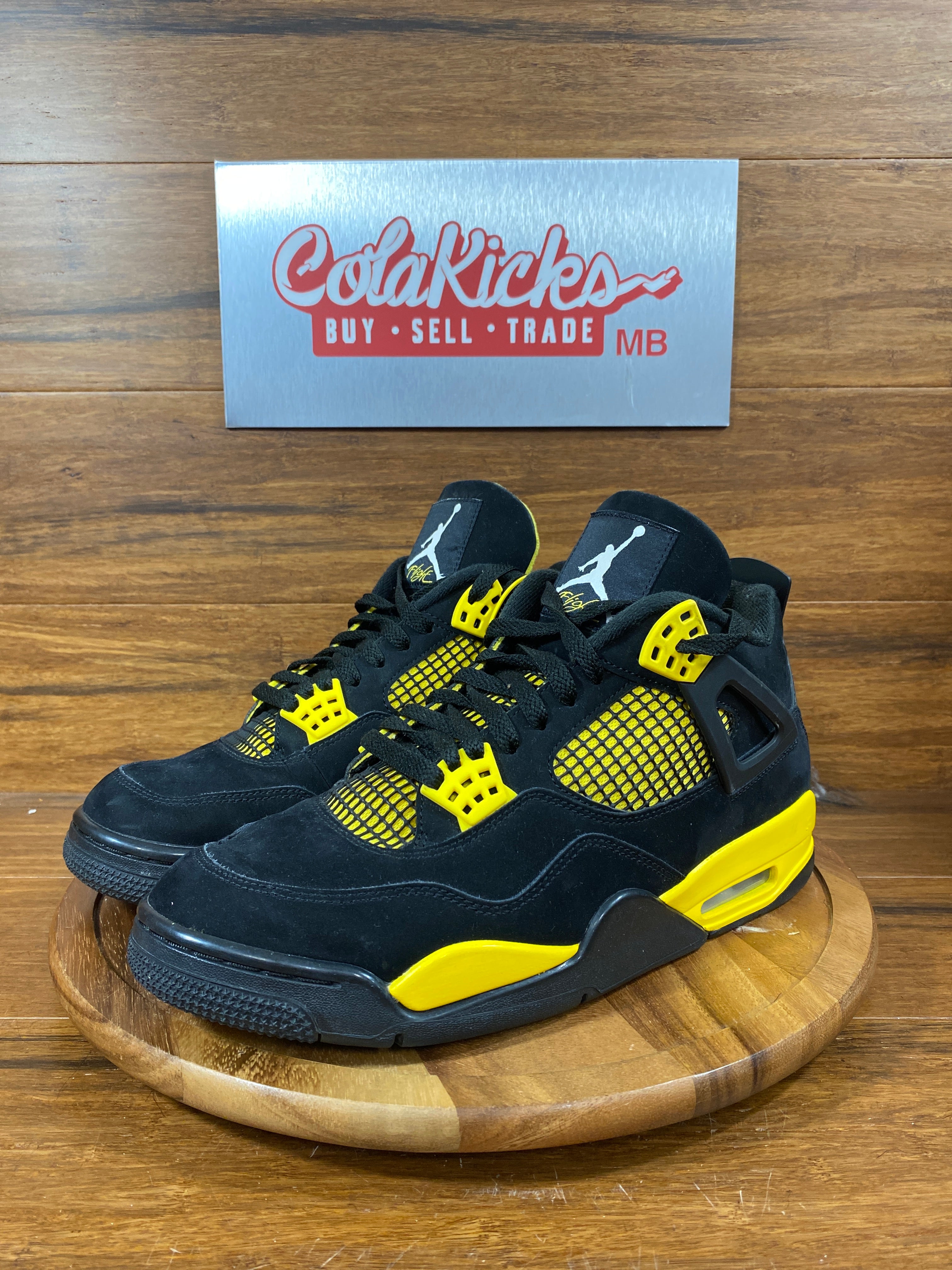 Jordan 4 Retro Thunder (2023)