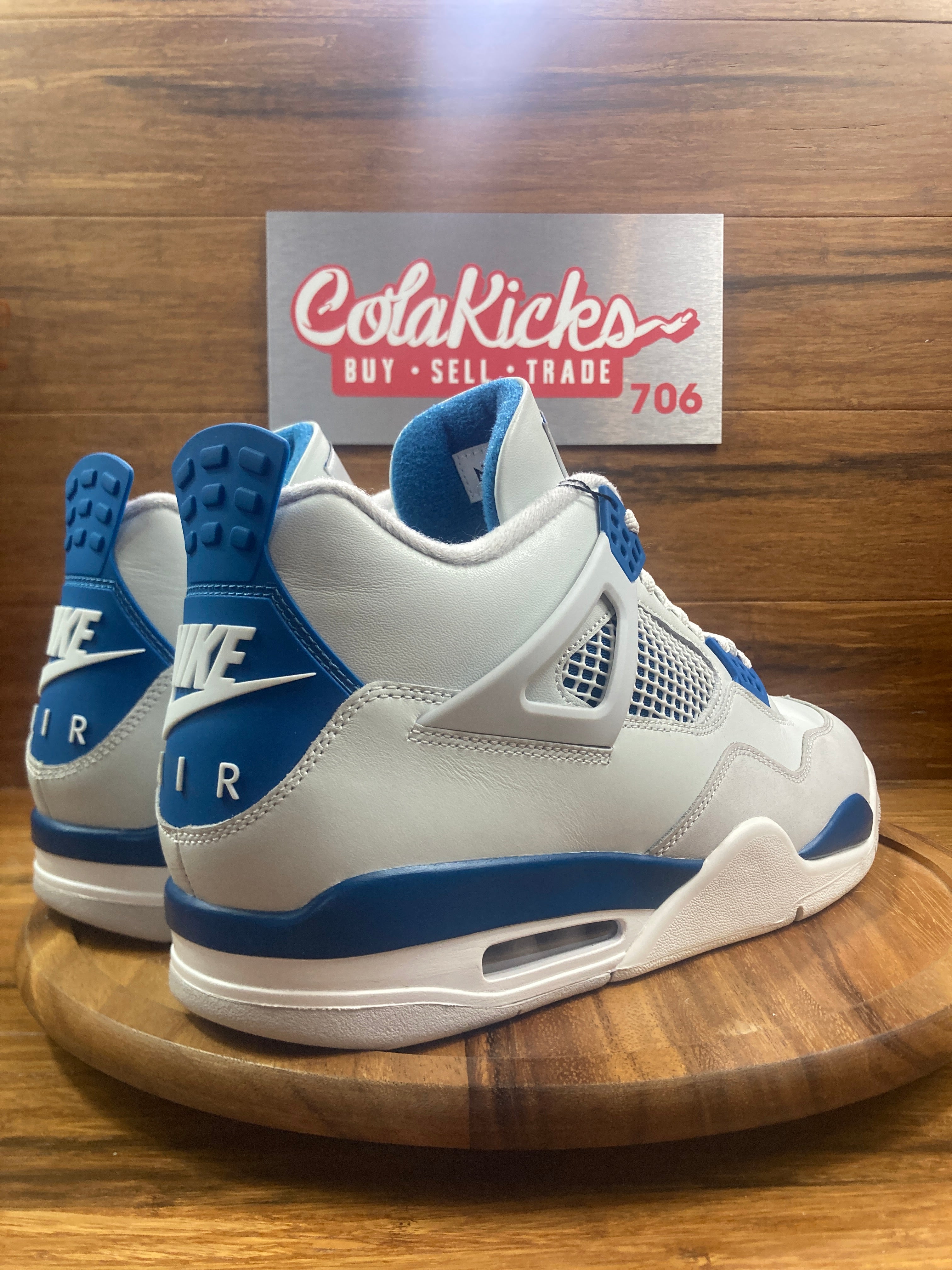 Jordan 4 Retro Military Blue (2024)