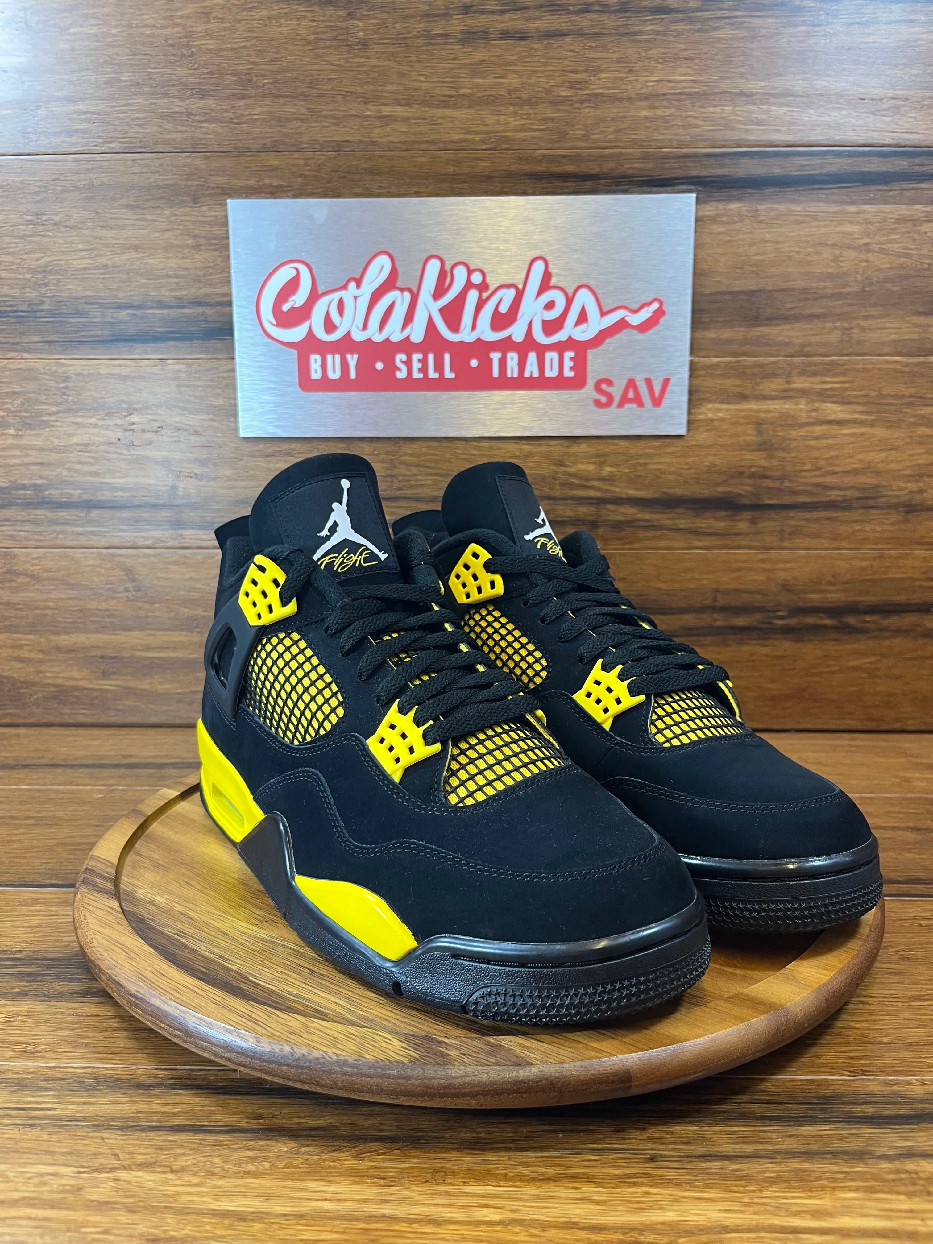 Jordan 4 Retro Thunder (2023)