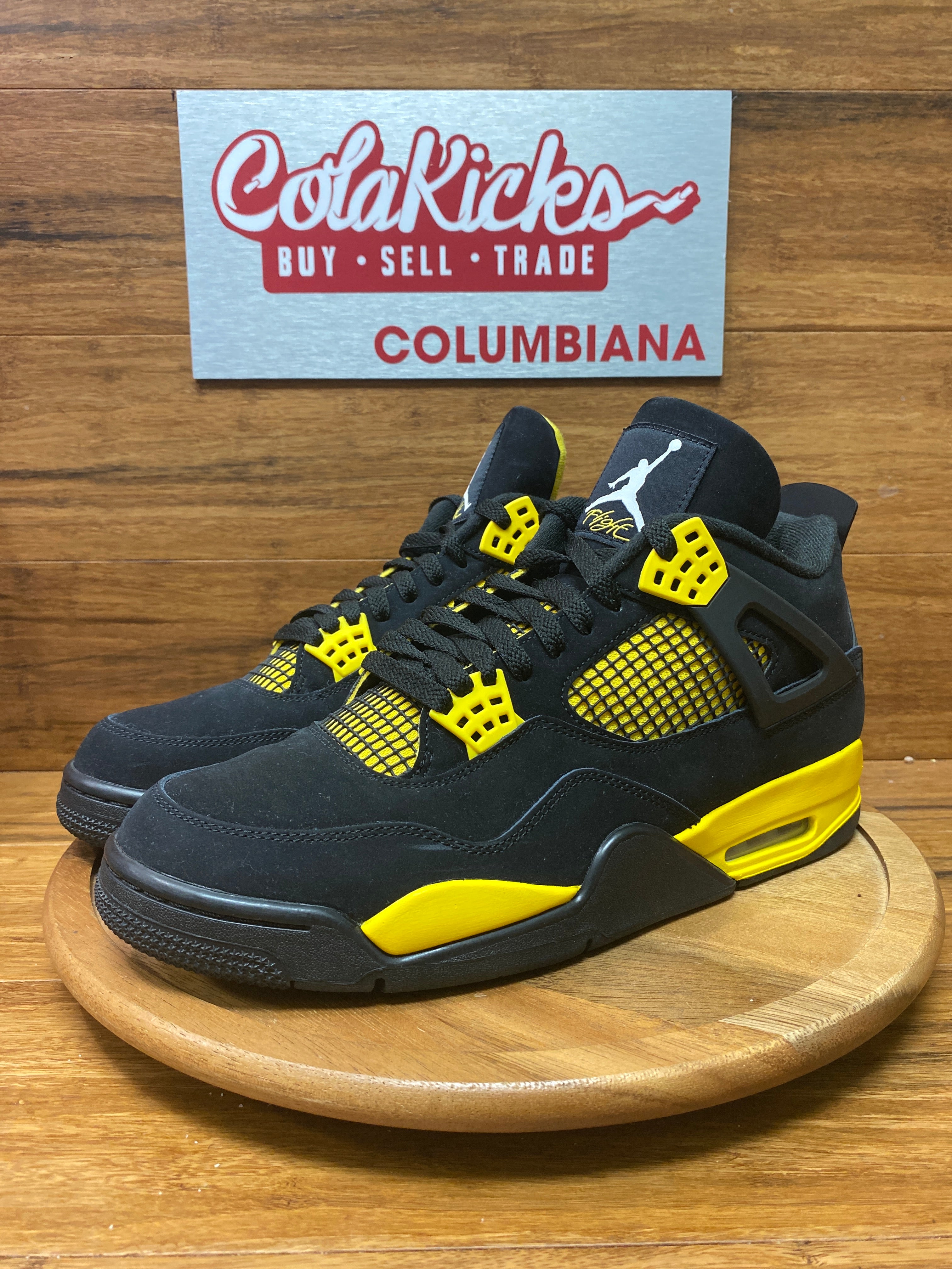 Jordan 4 Retro Thunder (2023)