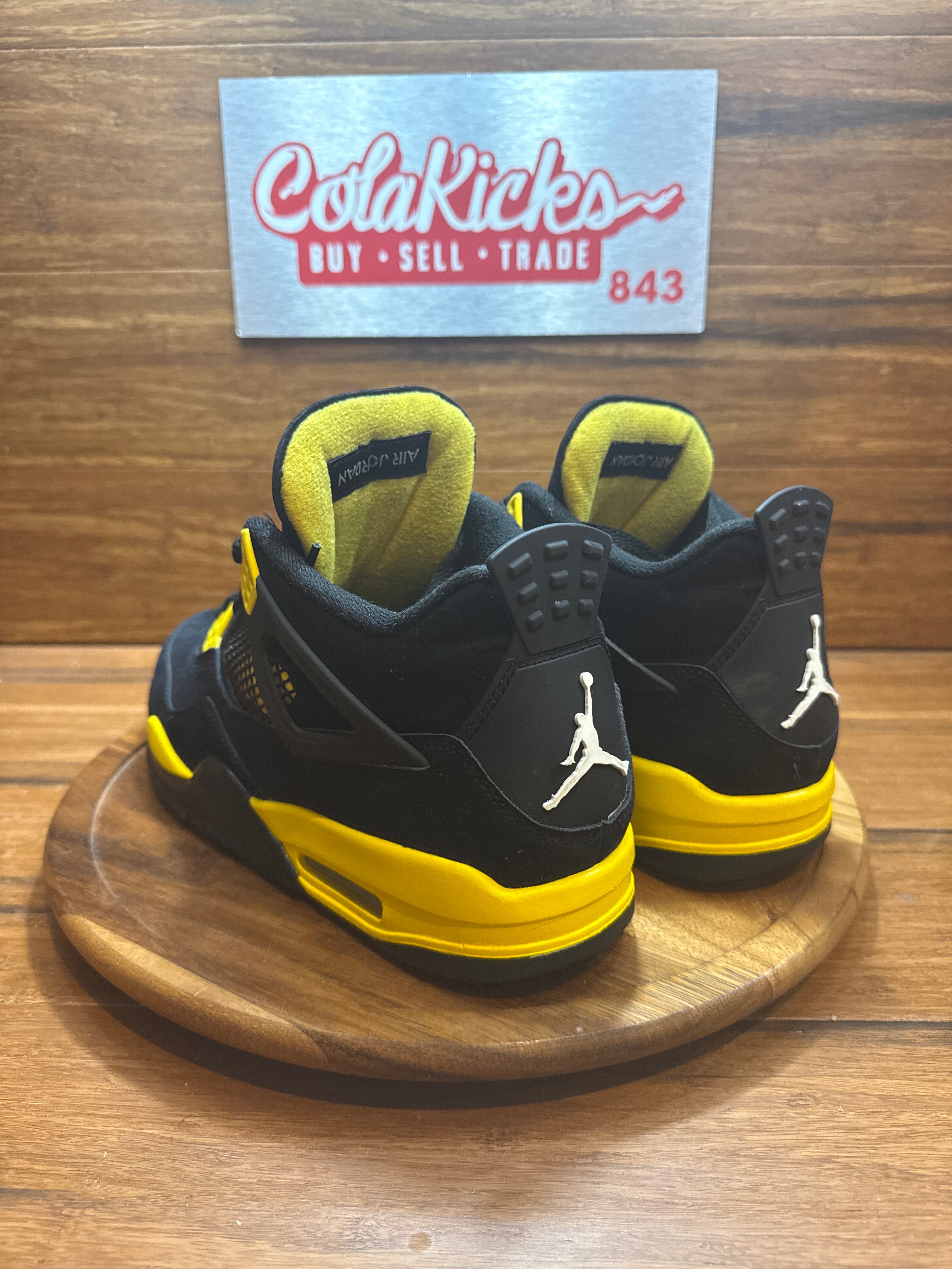 Jordan 4 Retro Thunder (2023)