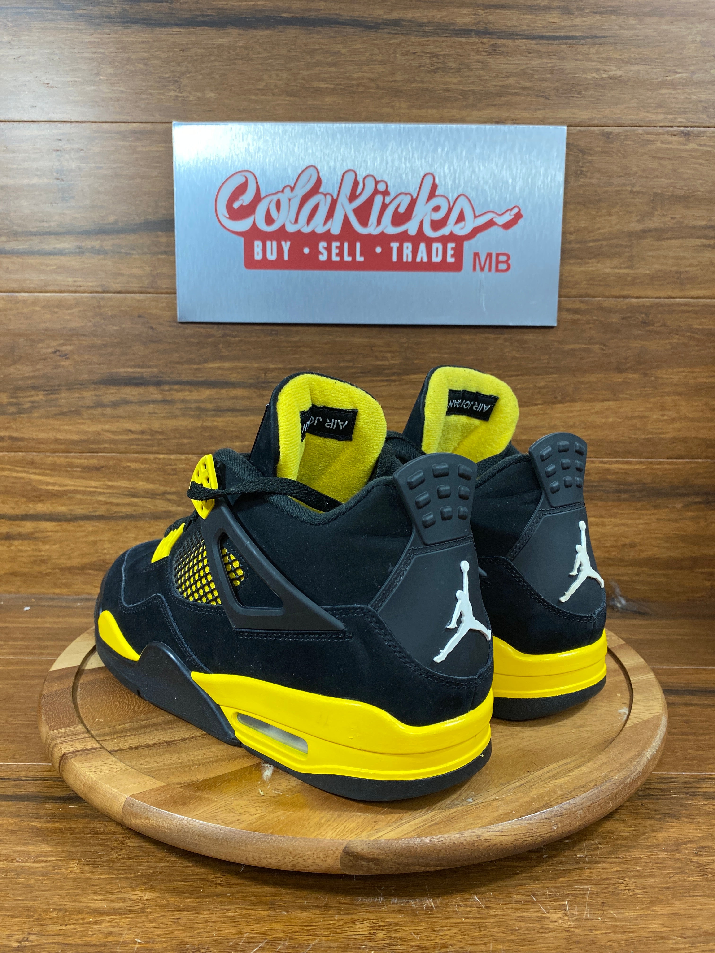 Jordan 4 Retro Thunder (2023)