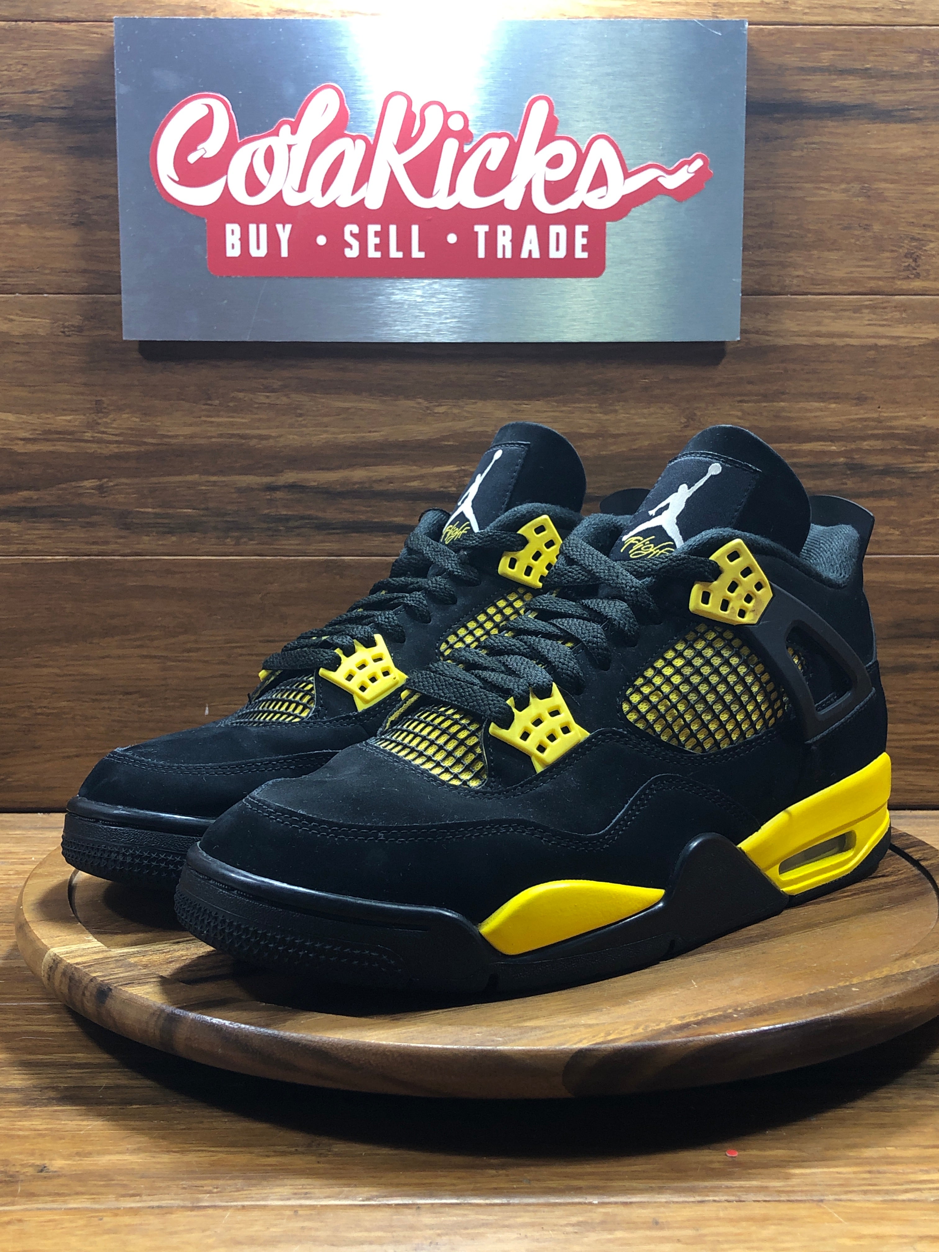 Jordan 4 Retro Thunder (2023)
