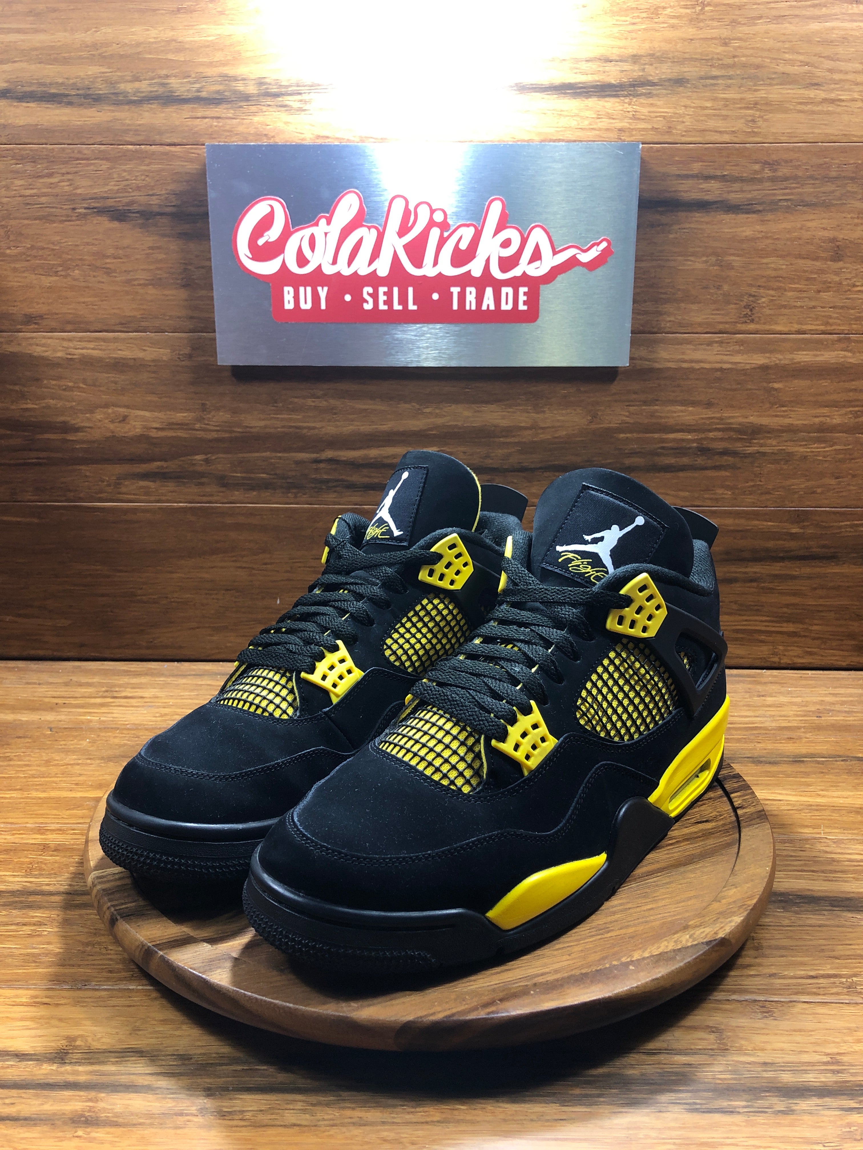 Jordan 4 Retro Thunder (2023)