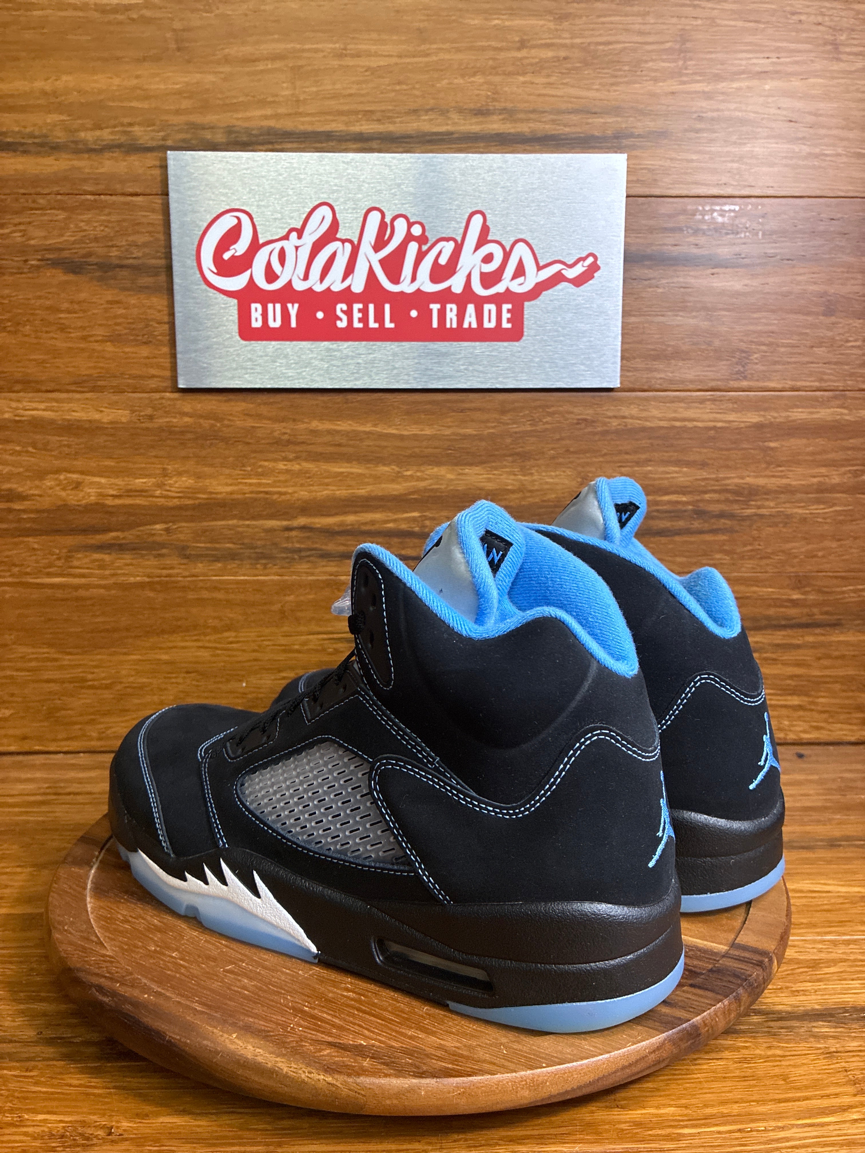 Jordan 5 Retro Black University Blue (2026)