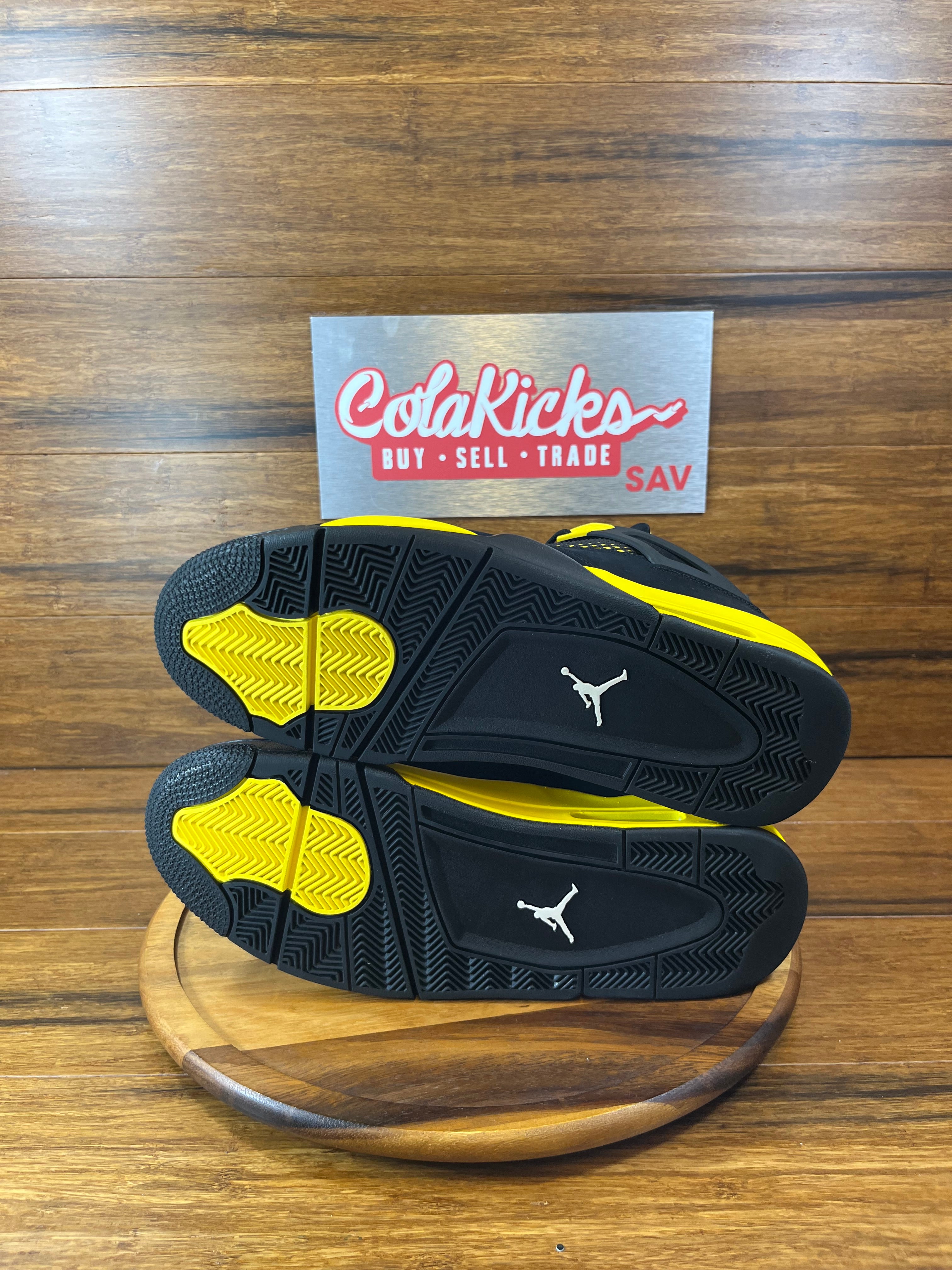Jordan 4 Retro Thunder (2023)