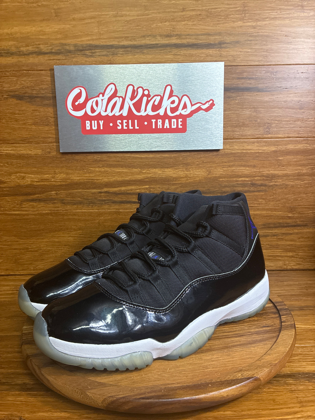 Jordan 11 Retro Space Jam (2016)