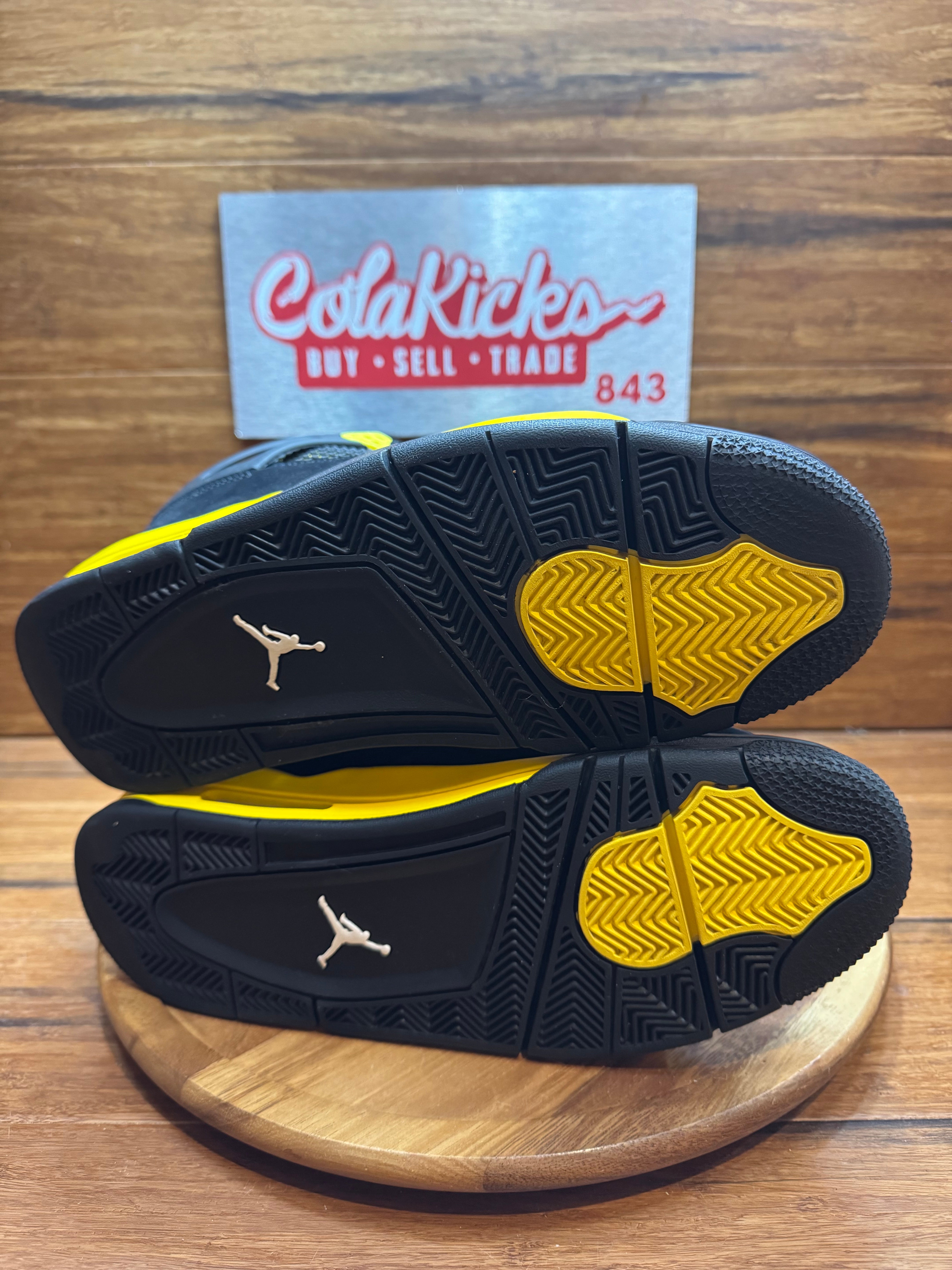 Jordan 4 Retro Thunder (2023)
