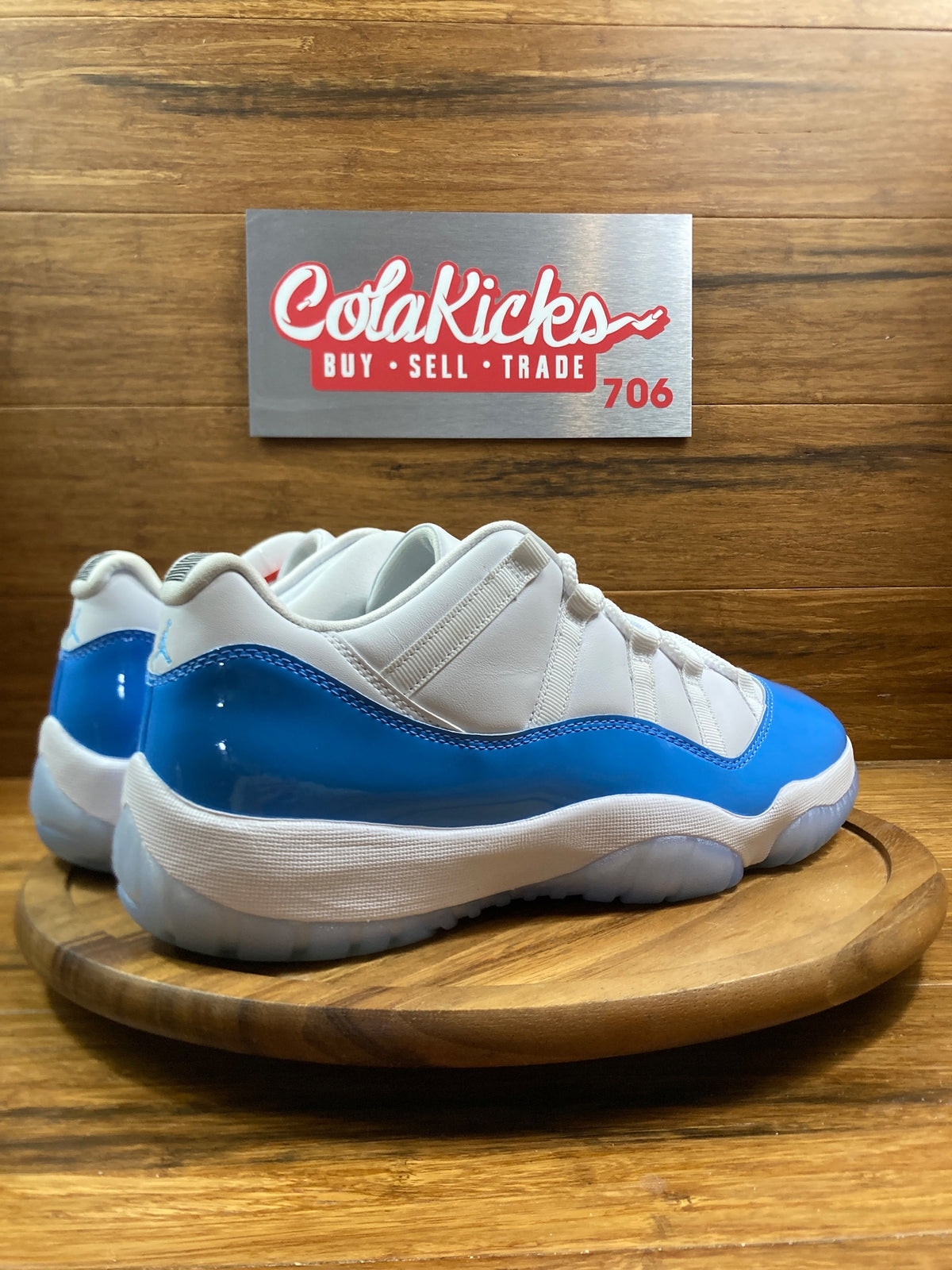 Jordan 11 Retro Low University Blue (2026)