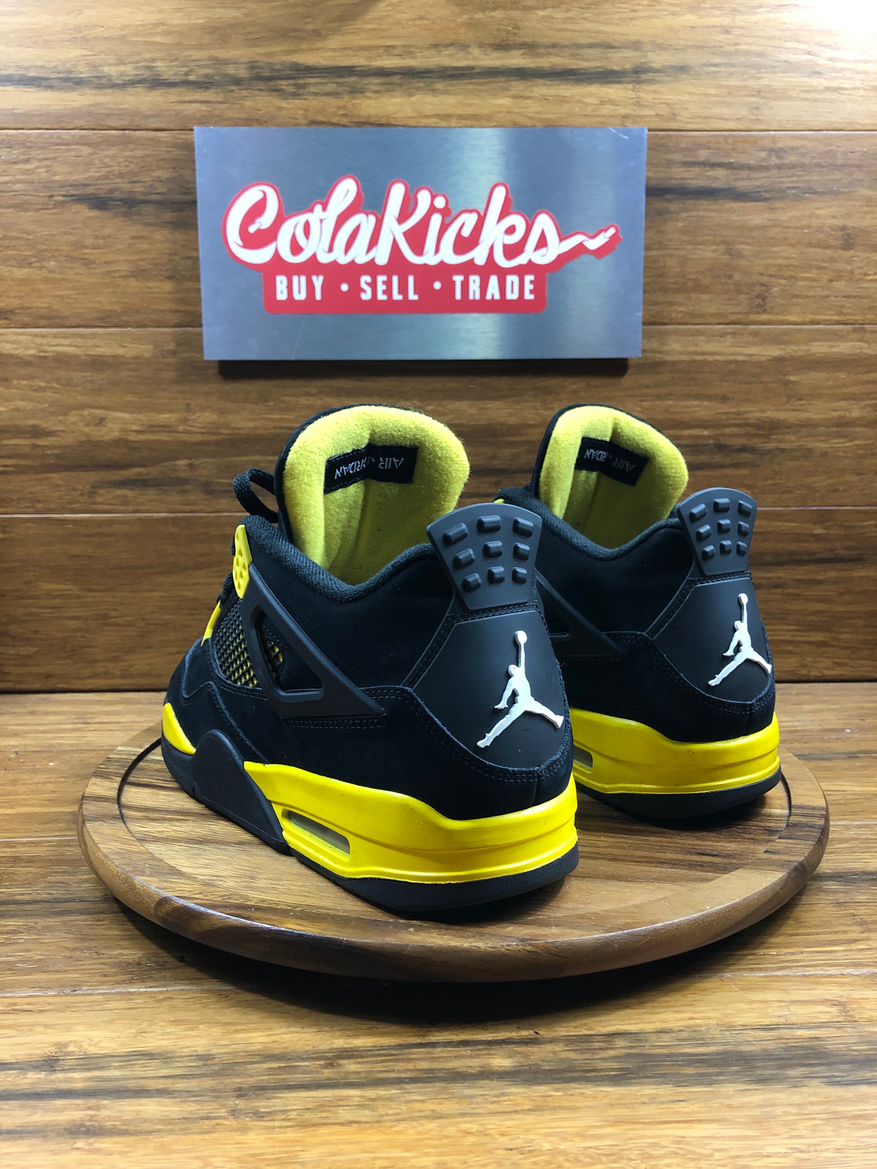 Jordan 4 Retro Thunder (2023)