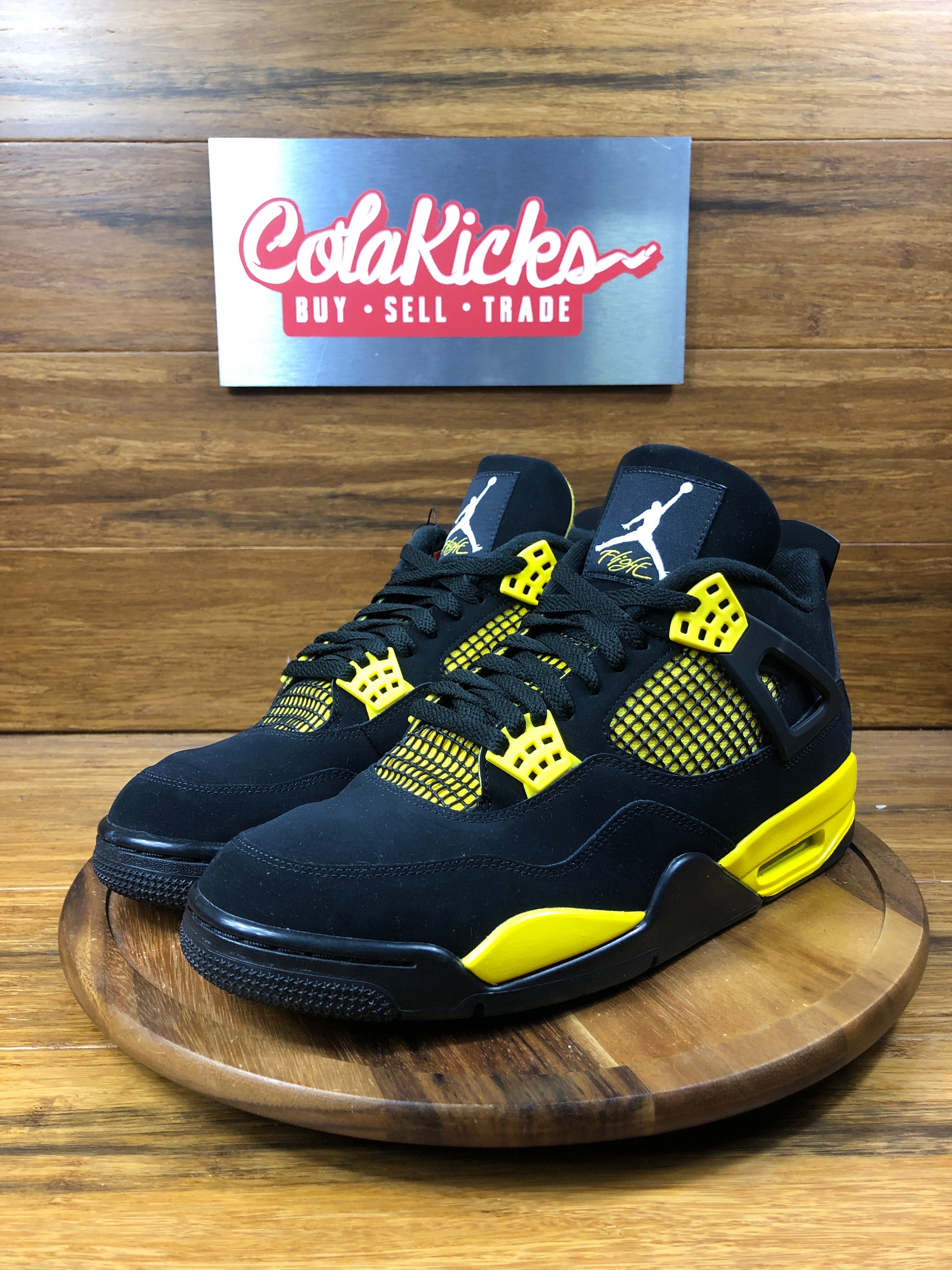 Jordan 4 Retro Thunder (2023)