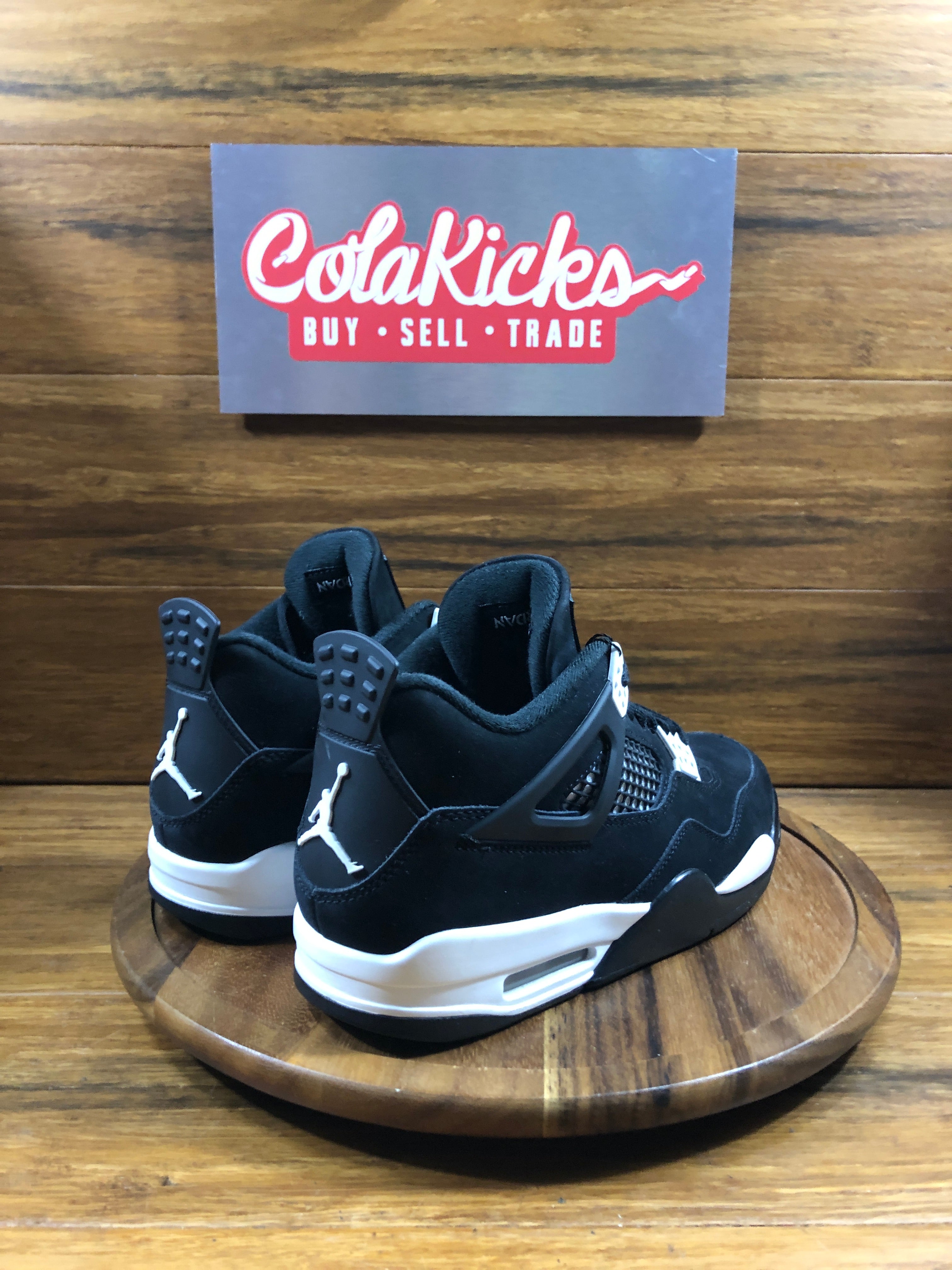 Jordan 4 Retro White Thunder