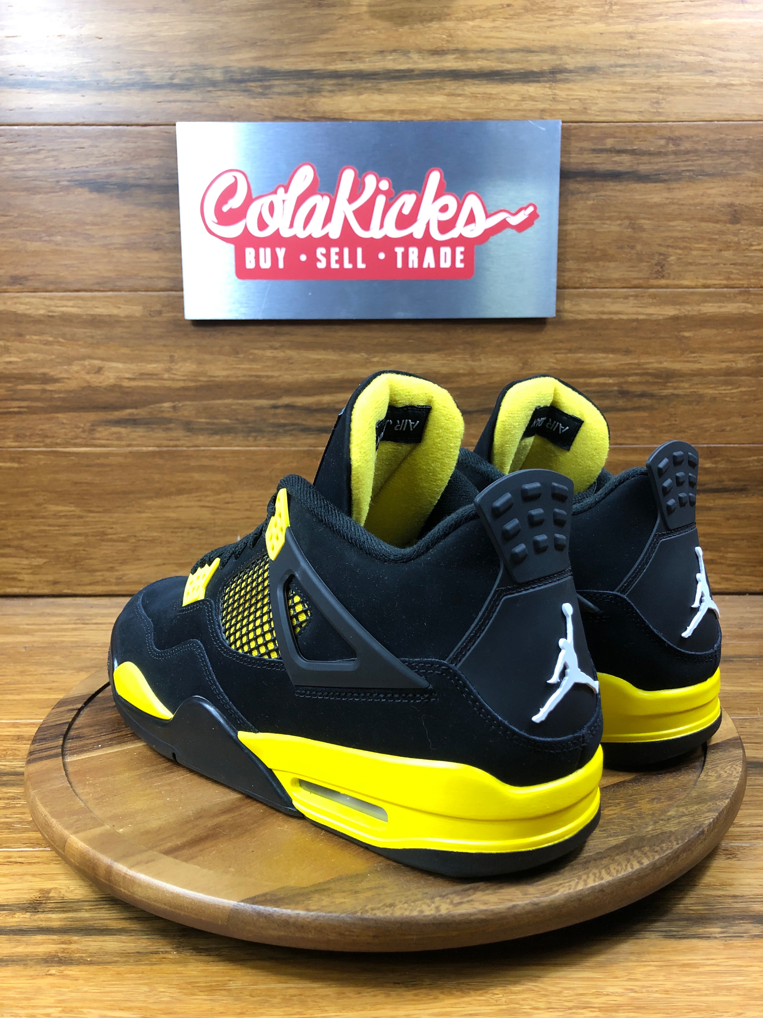Jordan 4 Retro Thunder (2023)