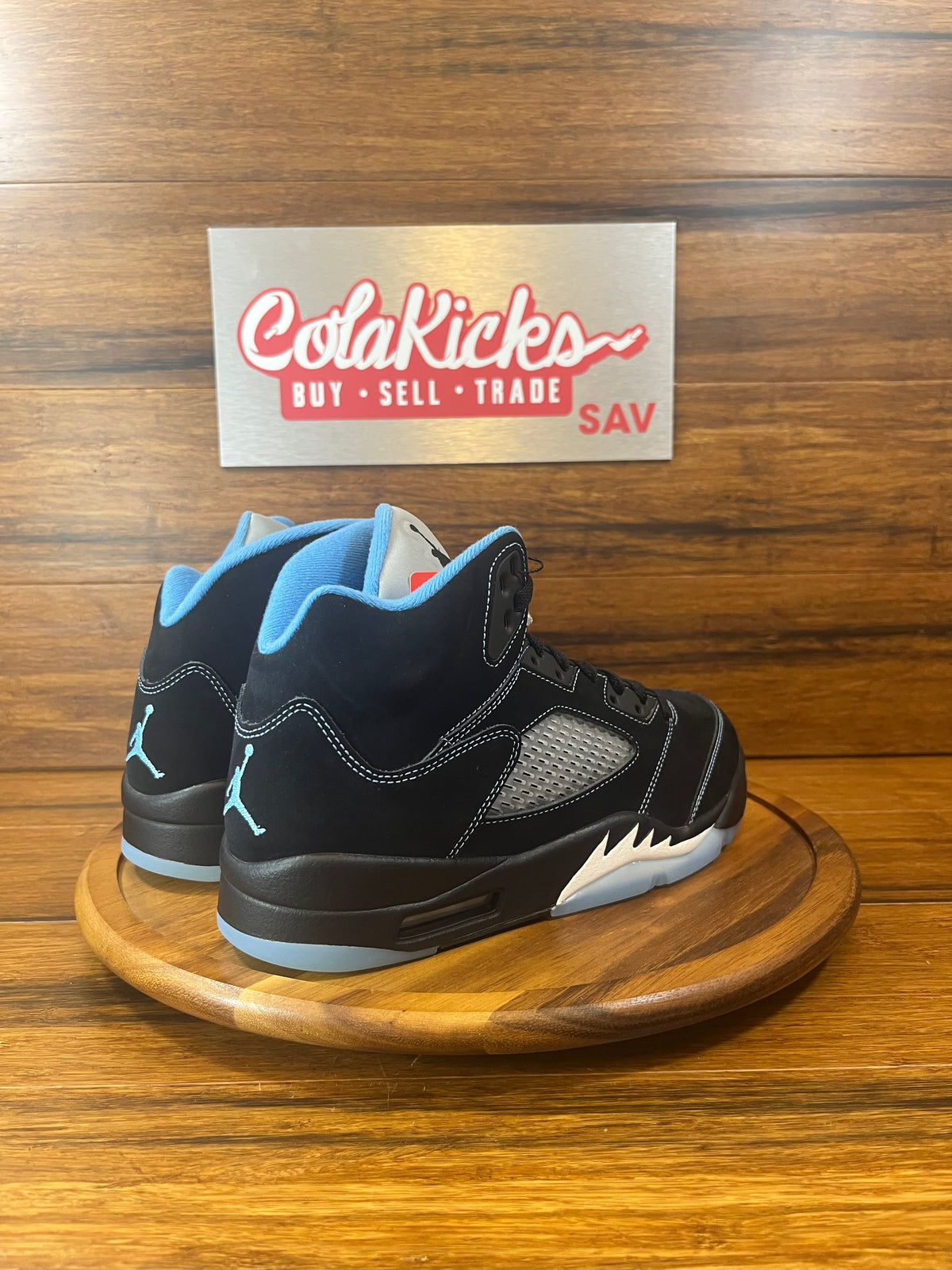 Jordan 5 Retro Black University Blue (2026)